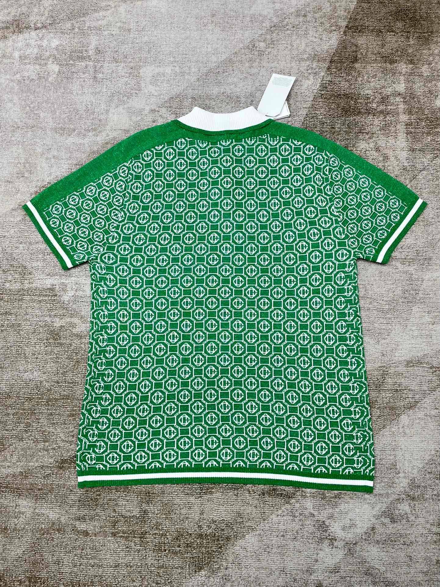 Grün-weißes Polo