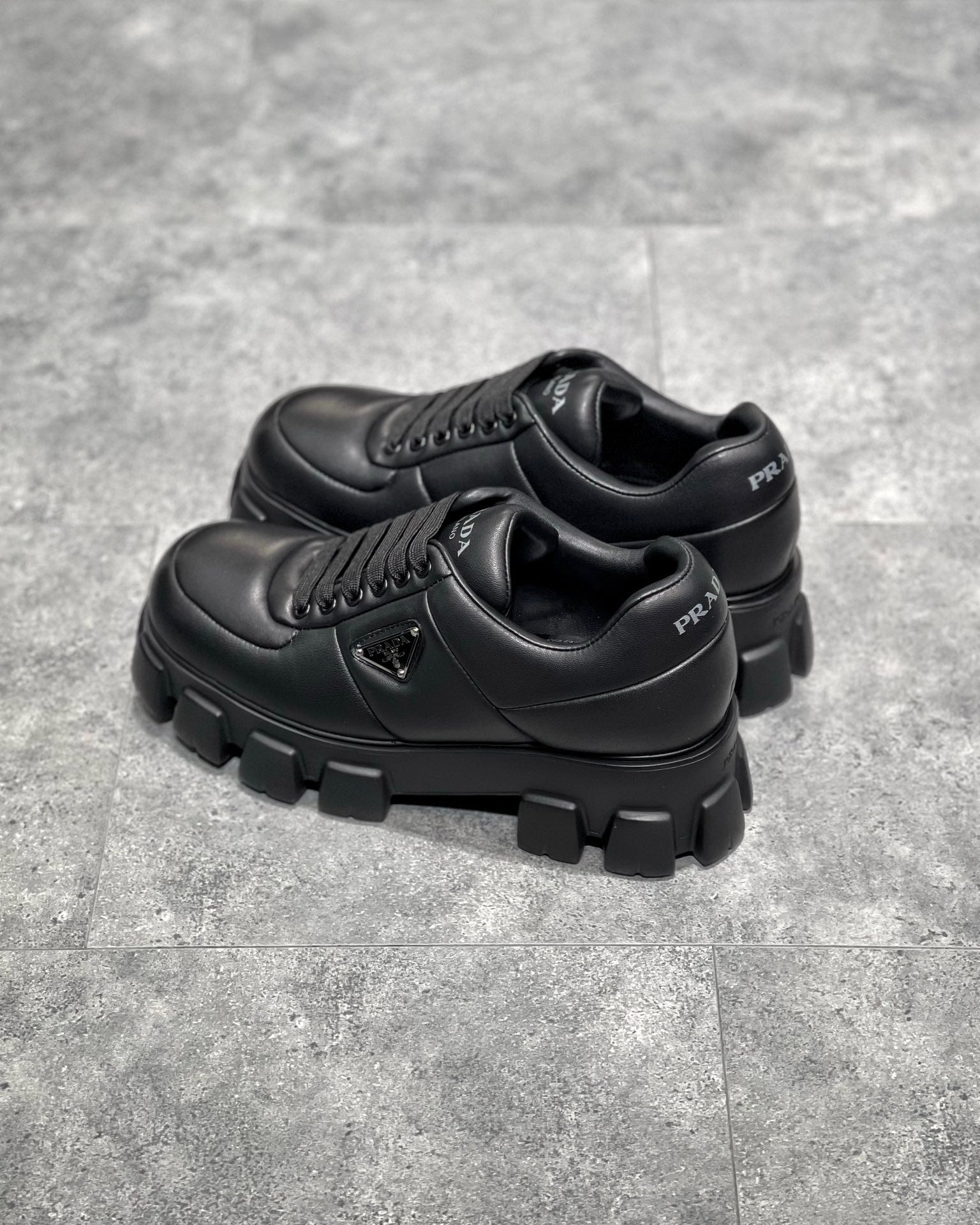 Schwarze Schuhe