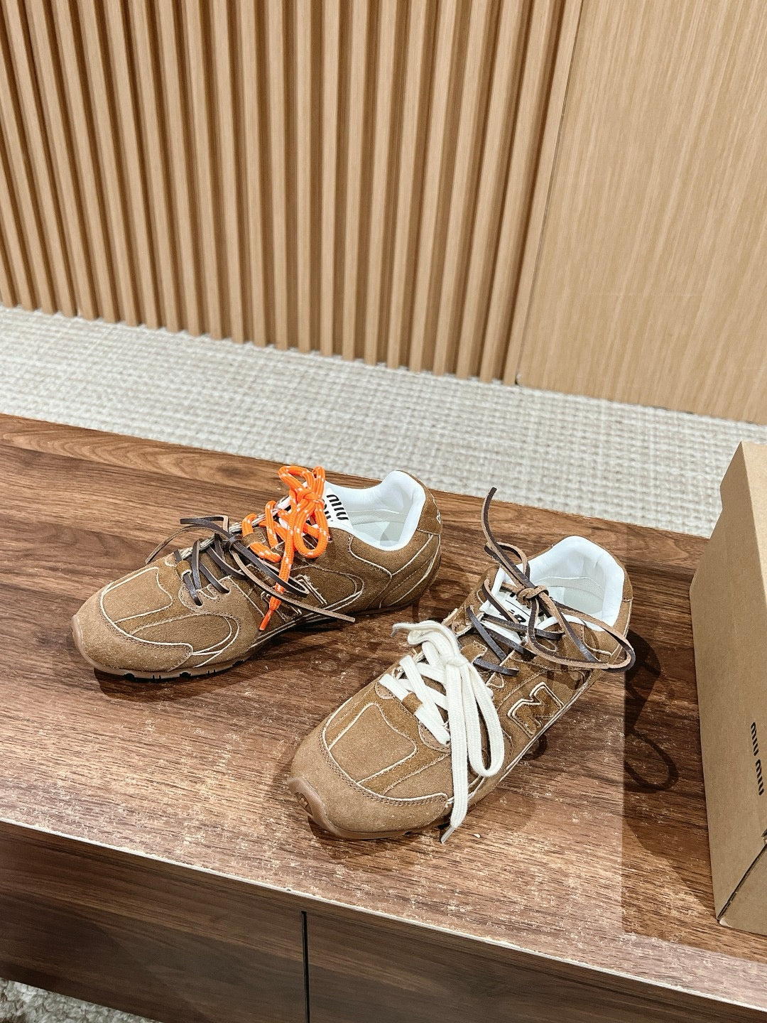 Mehrfarbige Schuhe