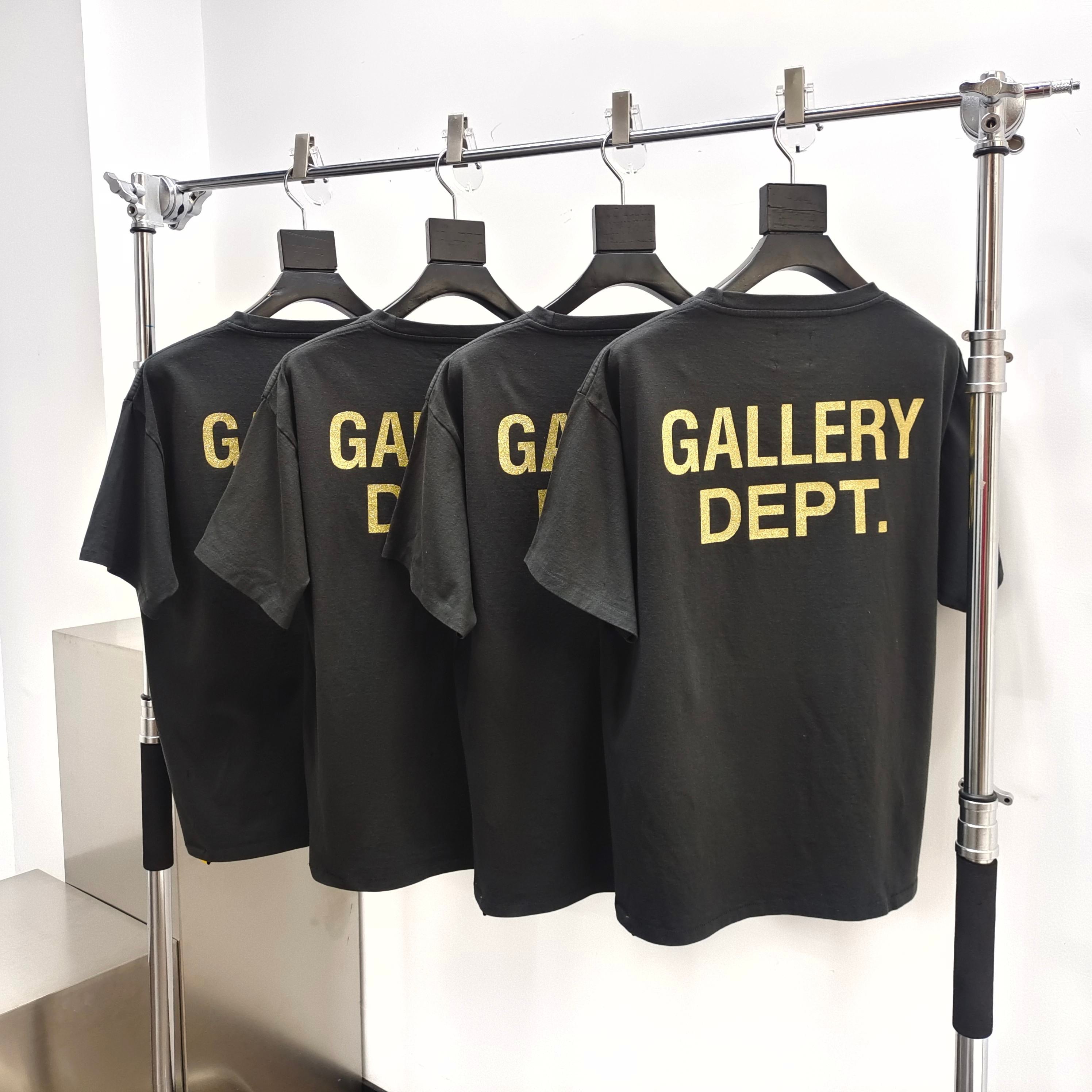 Schwarzes T-Shirt