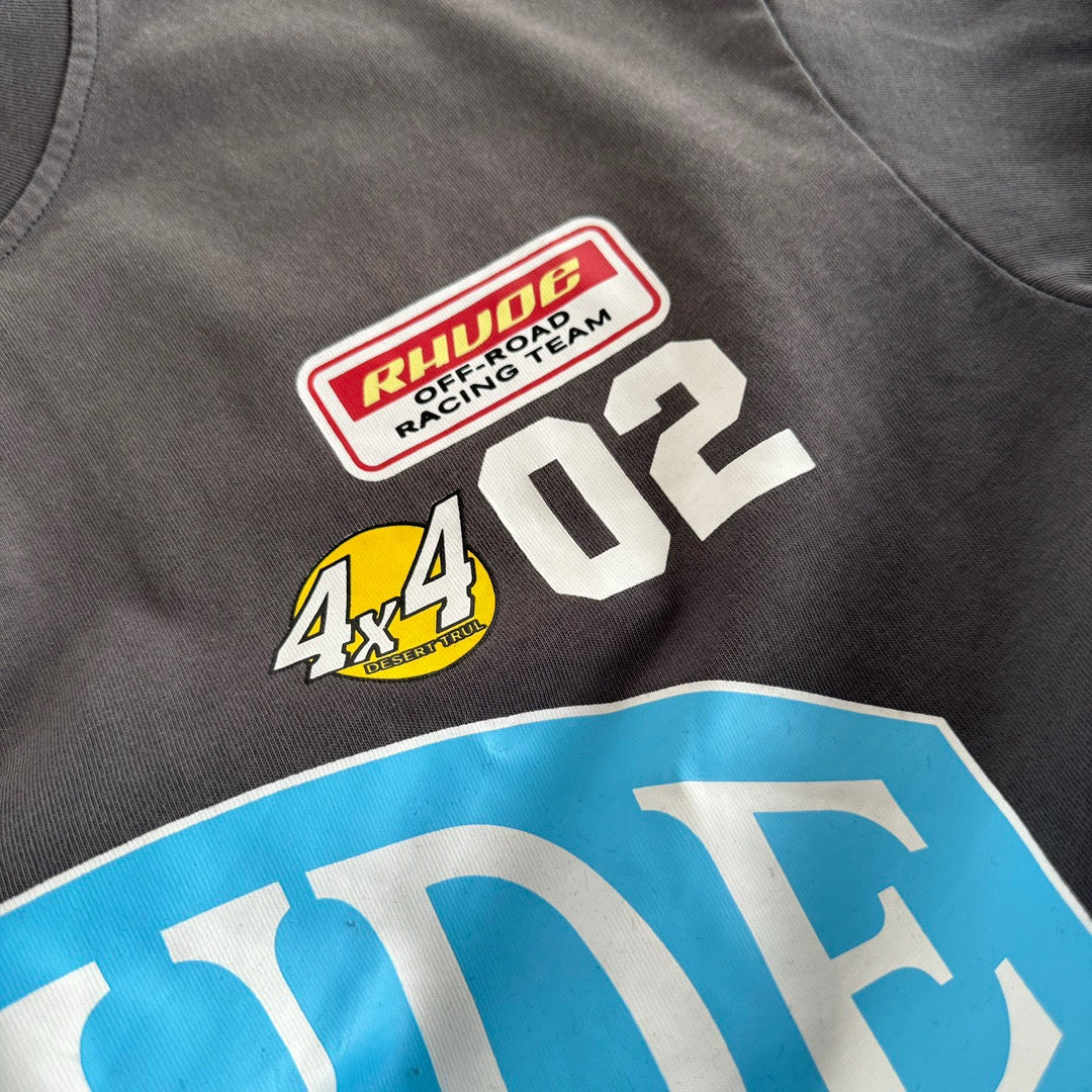 Schwarz-weißes T-Shirt