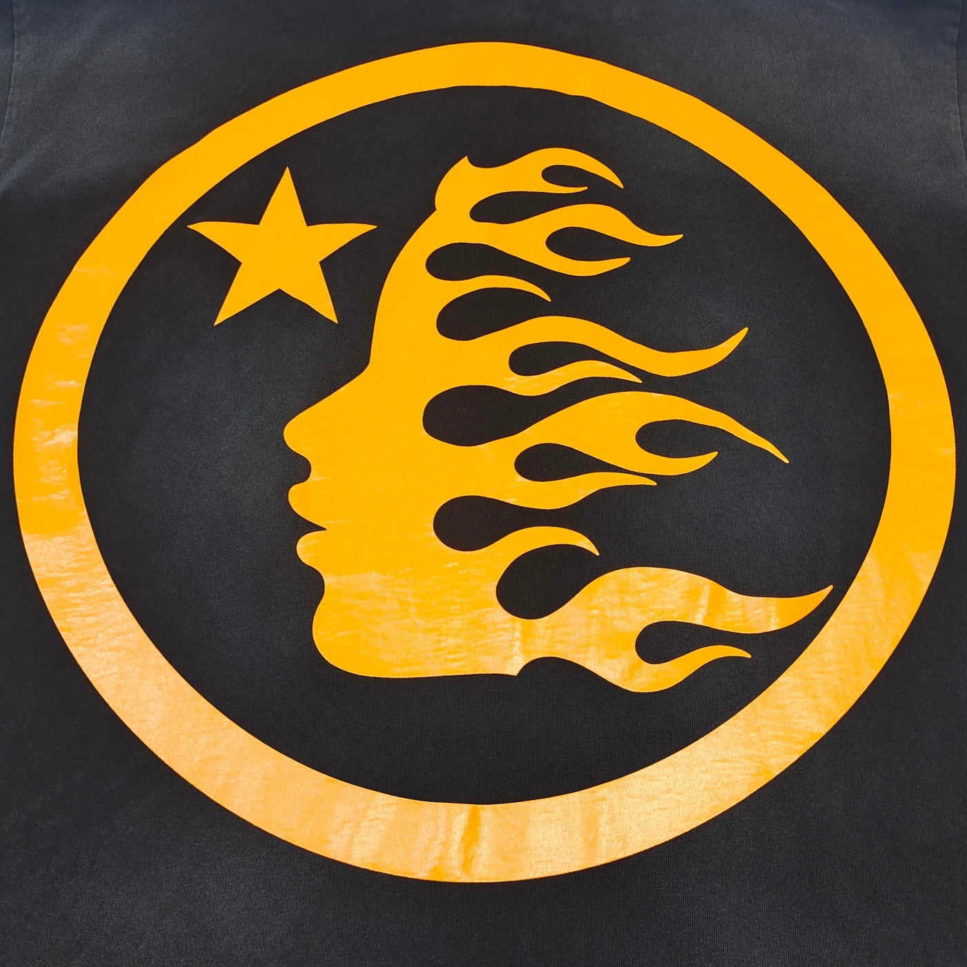 Dunkelschwarzes T-Shirt