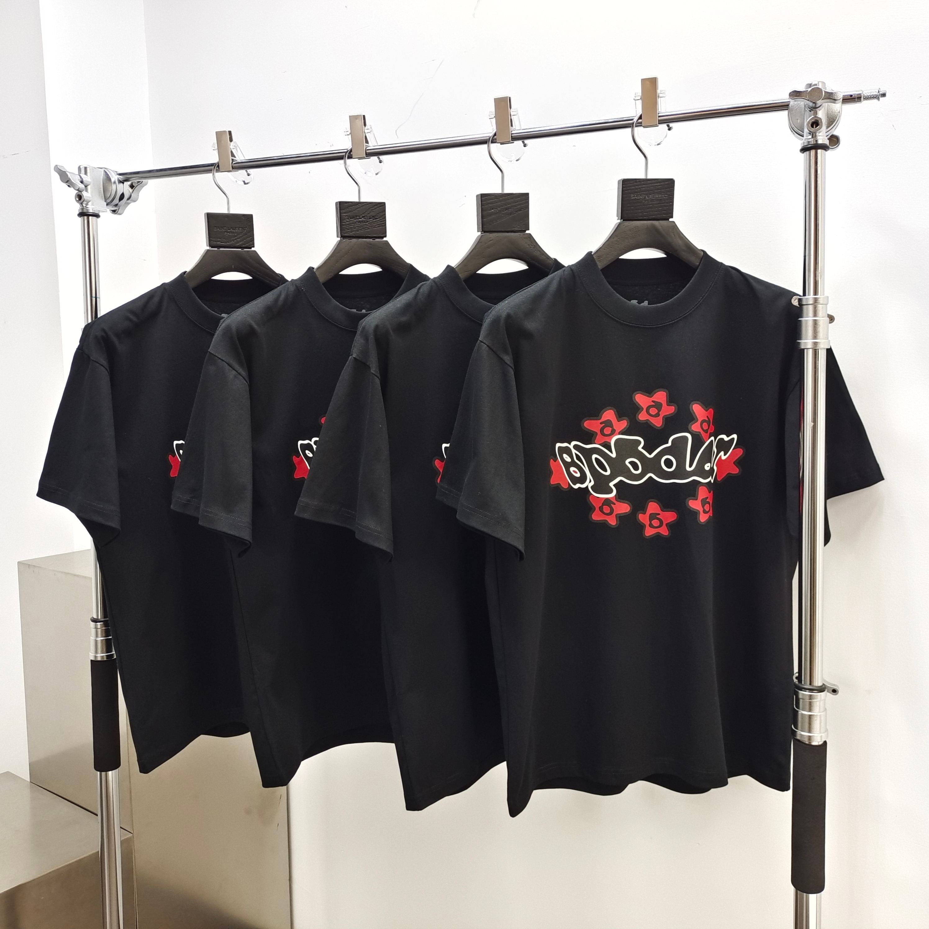 Schwarzes T-Shirt