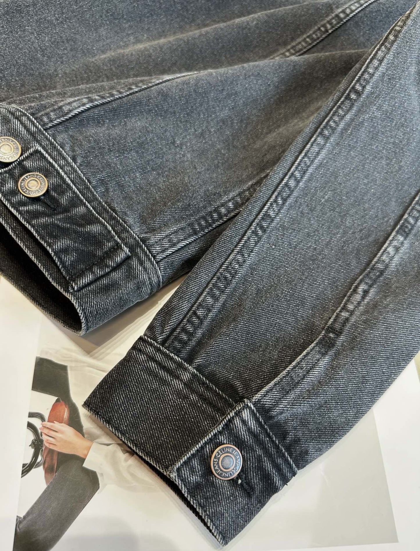 سترة سوداء داكنة وزرقاء داكنة