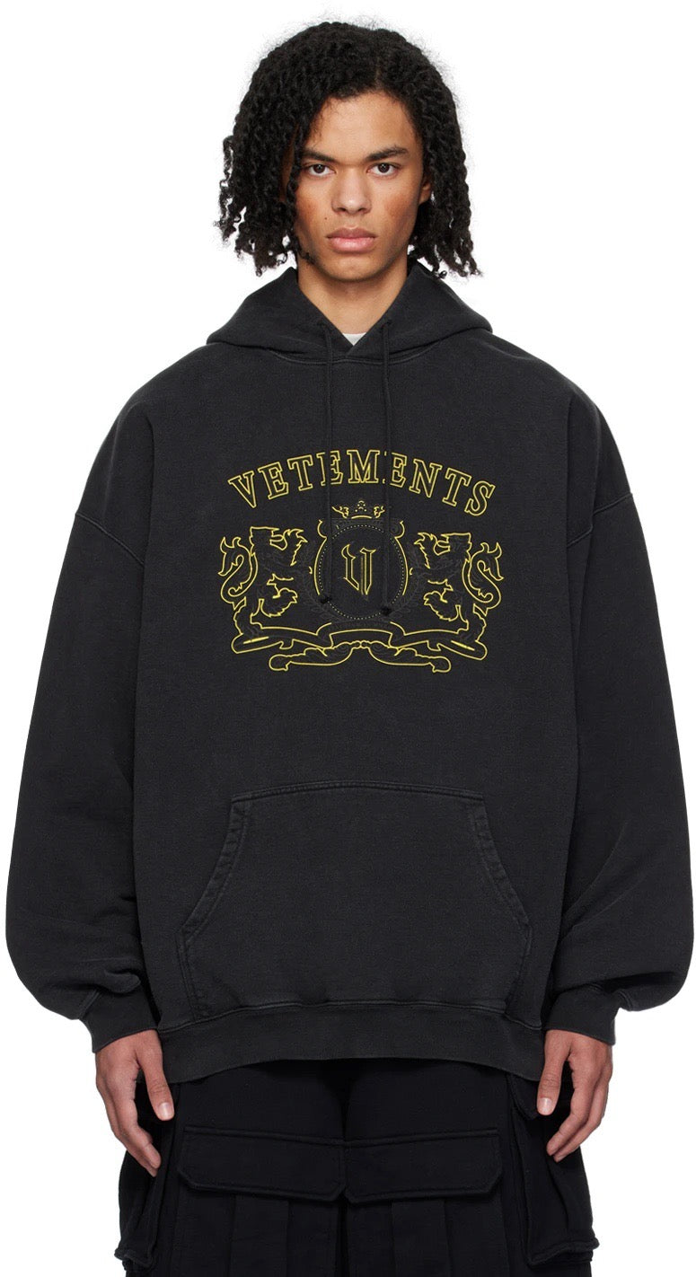 Schwarzer Hoodie