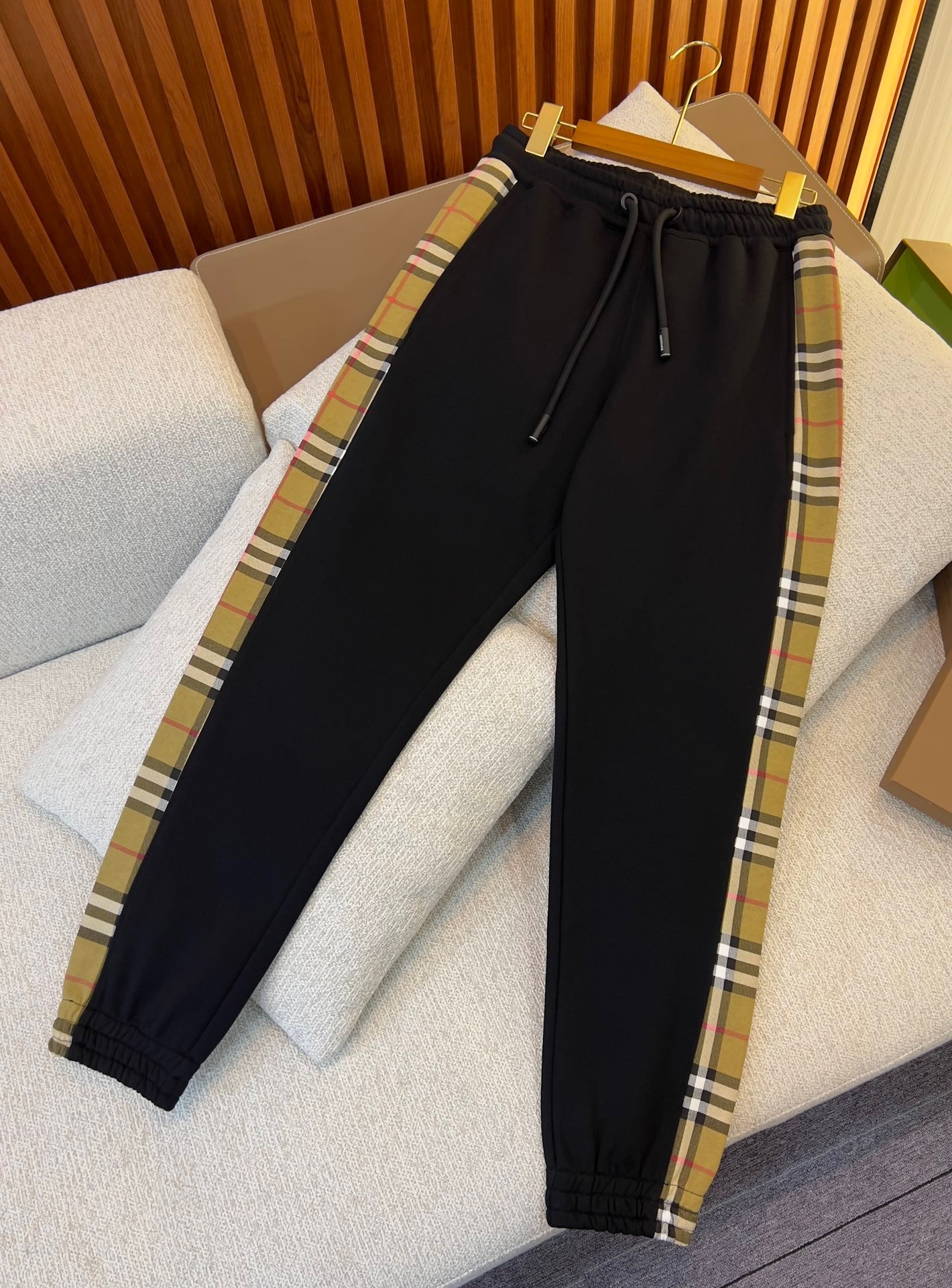 Schwarze Hosen