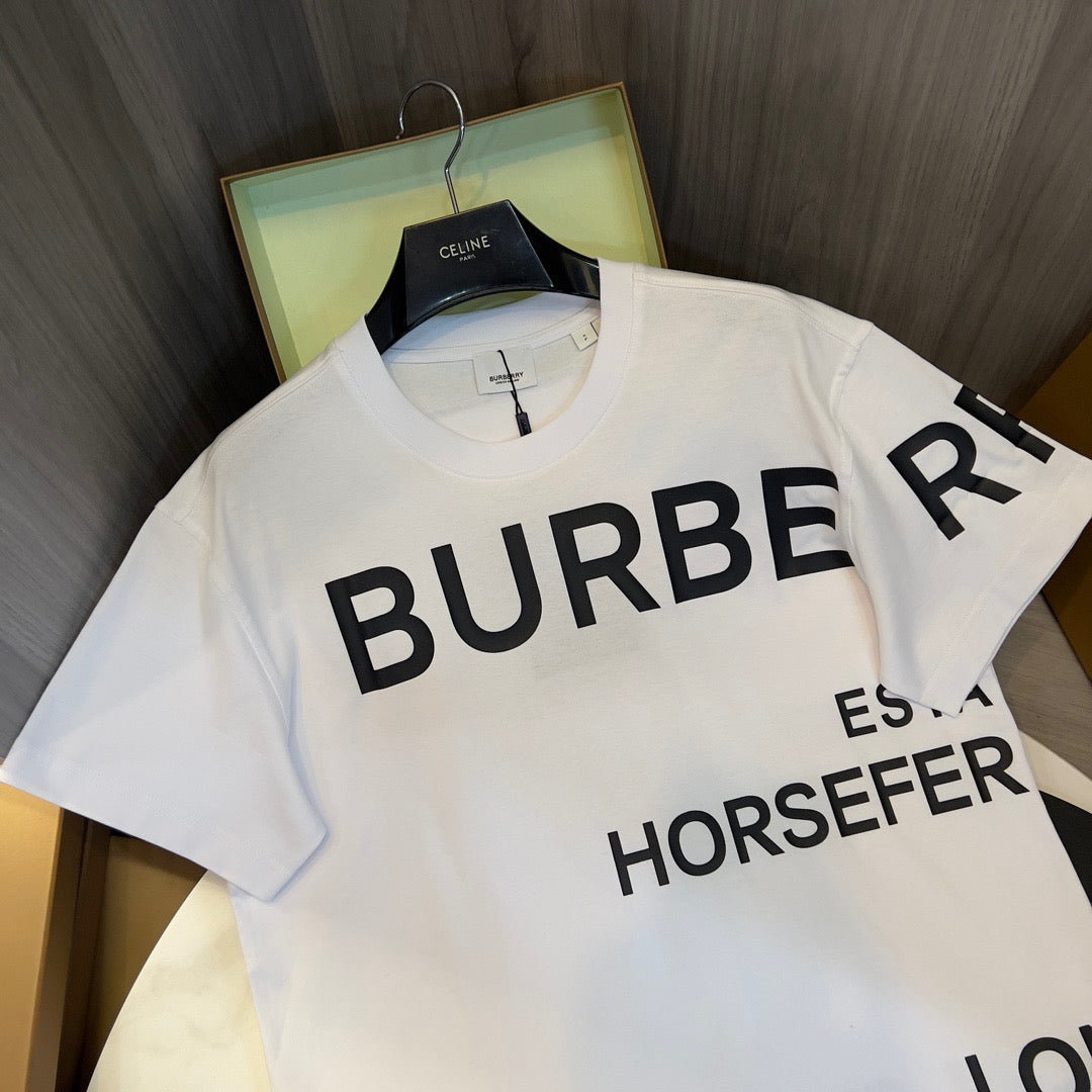 Schwarz-weißes T-Shirt