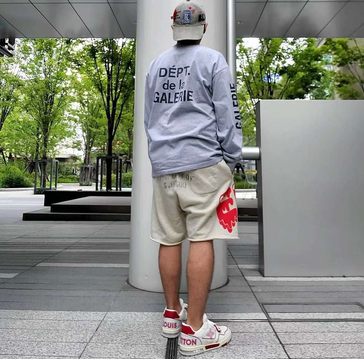 Graues Sweatshirt
