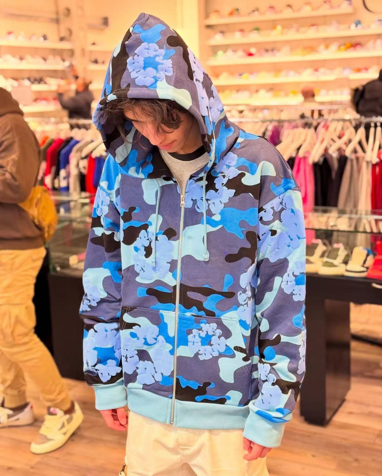 سترة متعددة الألوان