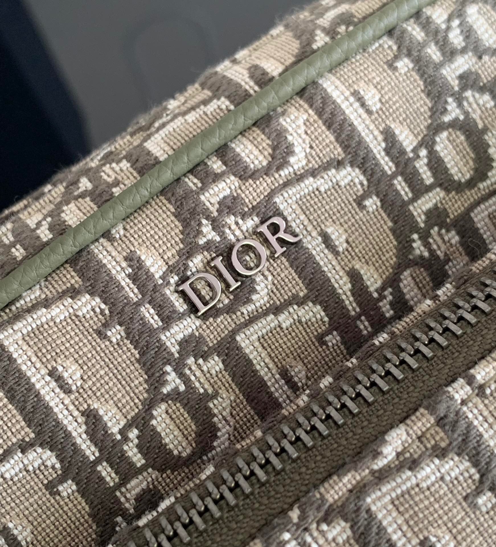Khaki Tasche