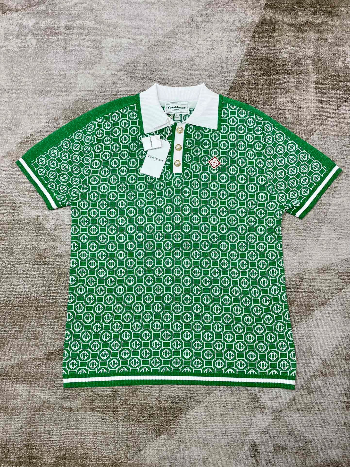 Grün-weißes Polo