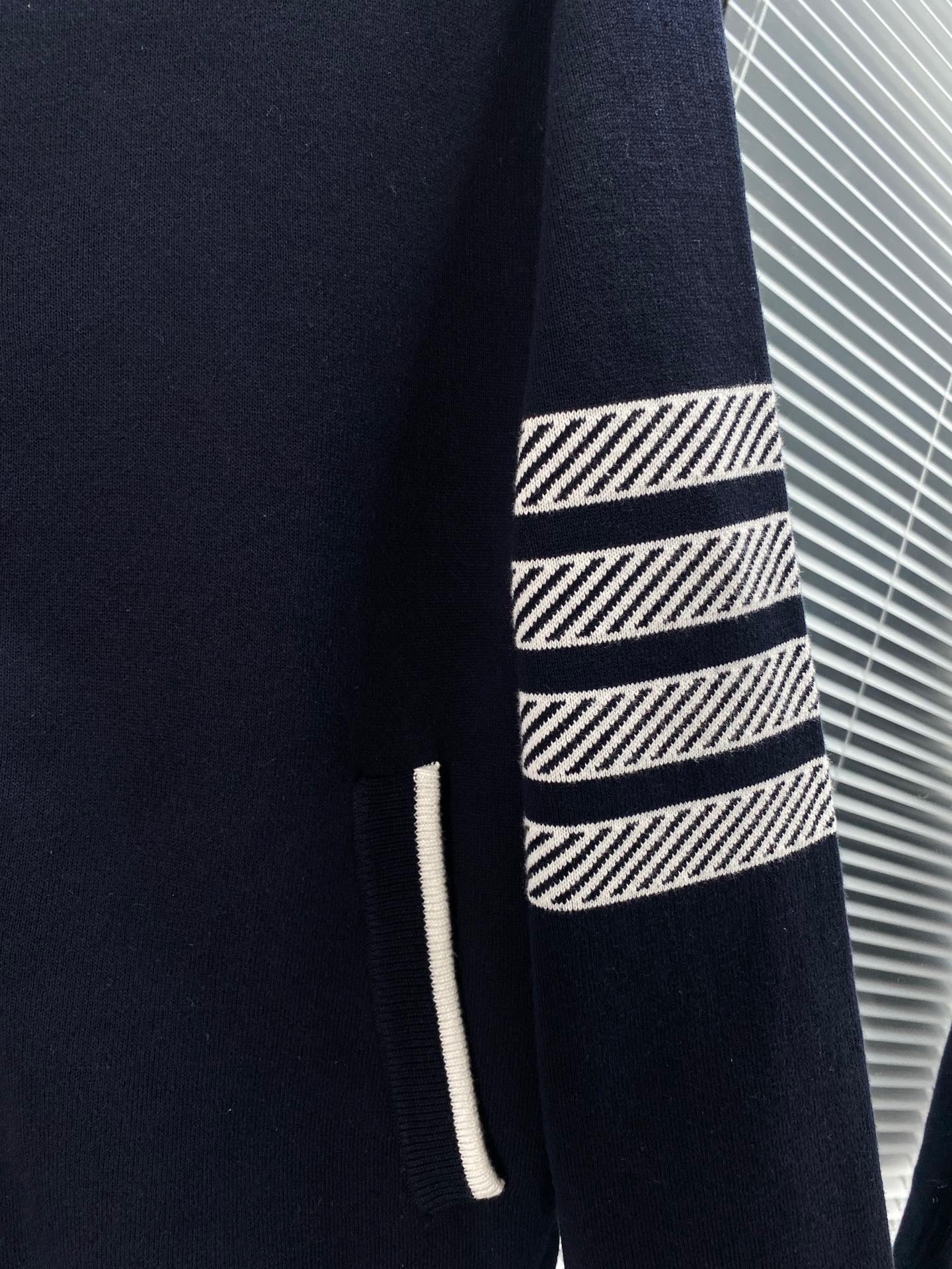 Blaue und graue Jacke
