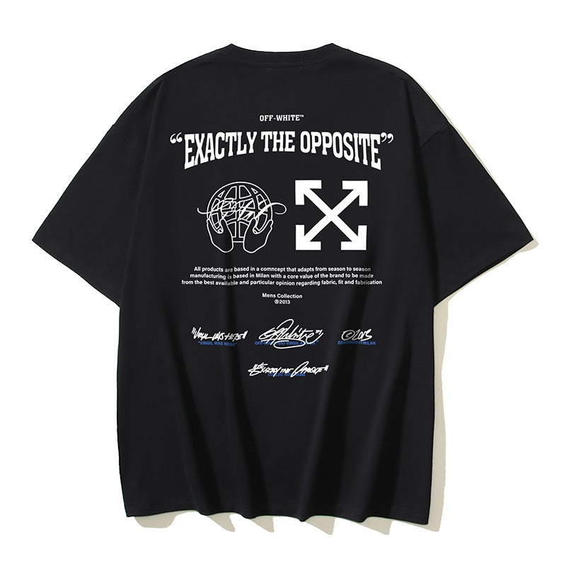 Weißes und schwarzes T-Shirt