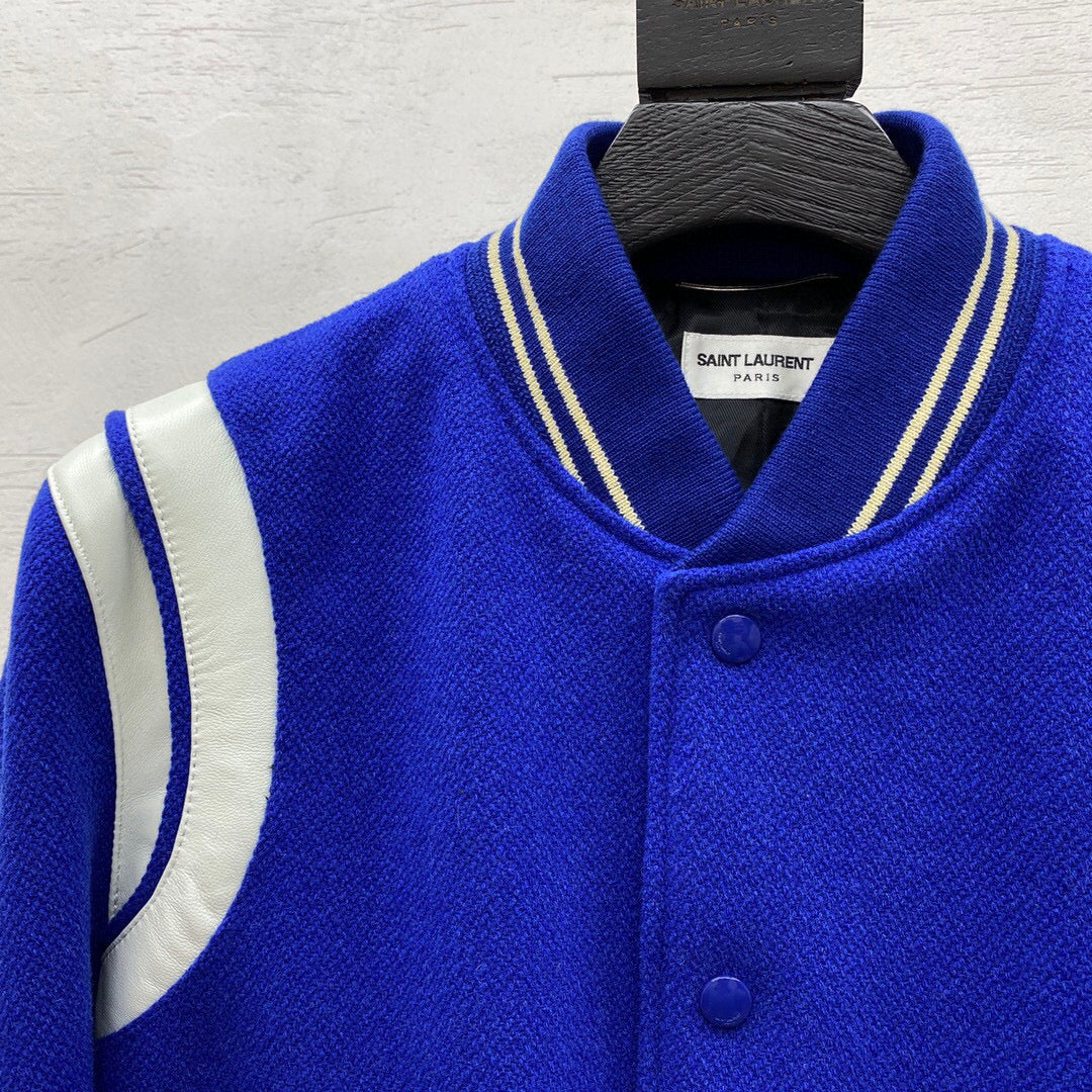 Blau-weiße Jacke