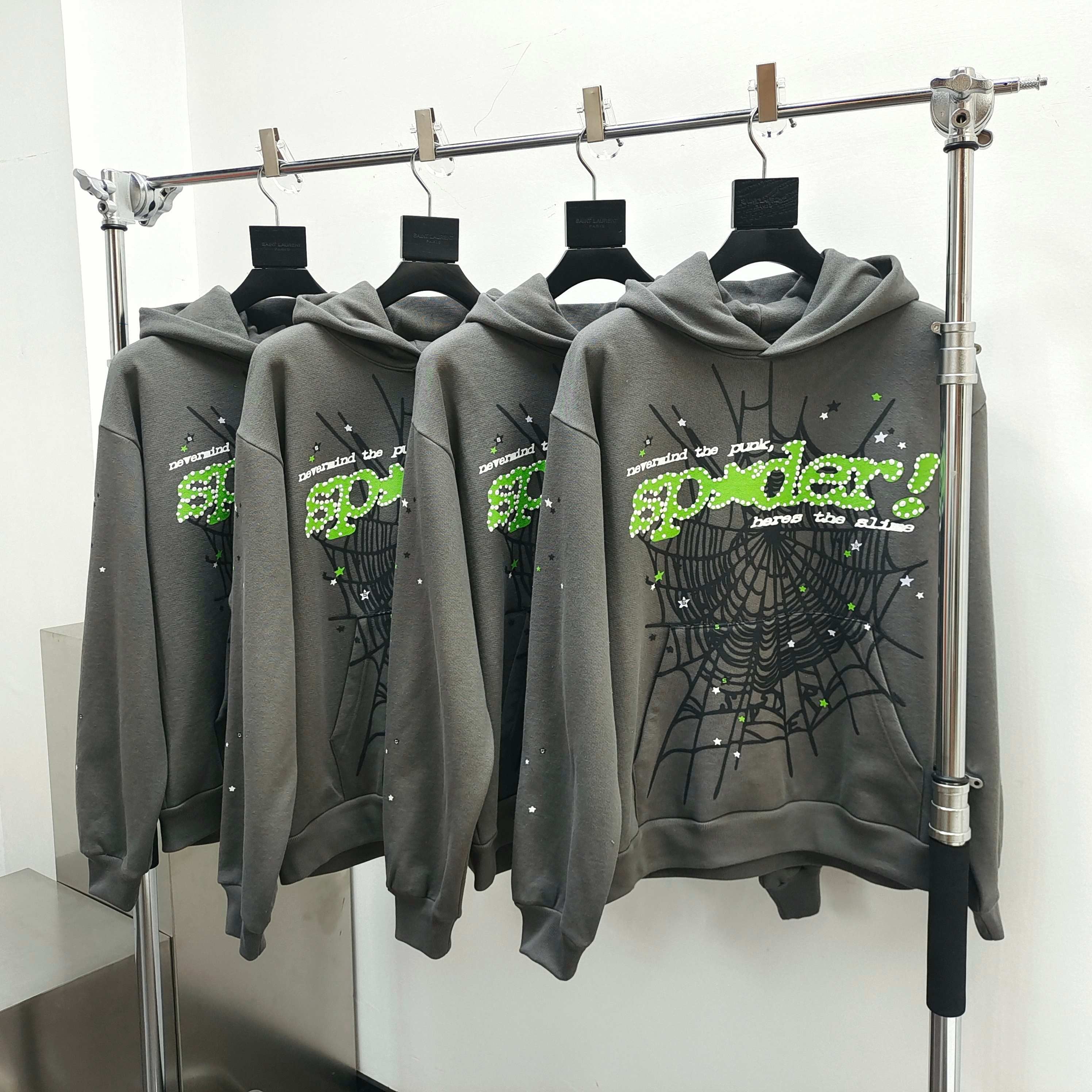 Grauer Hoodie