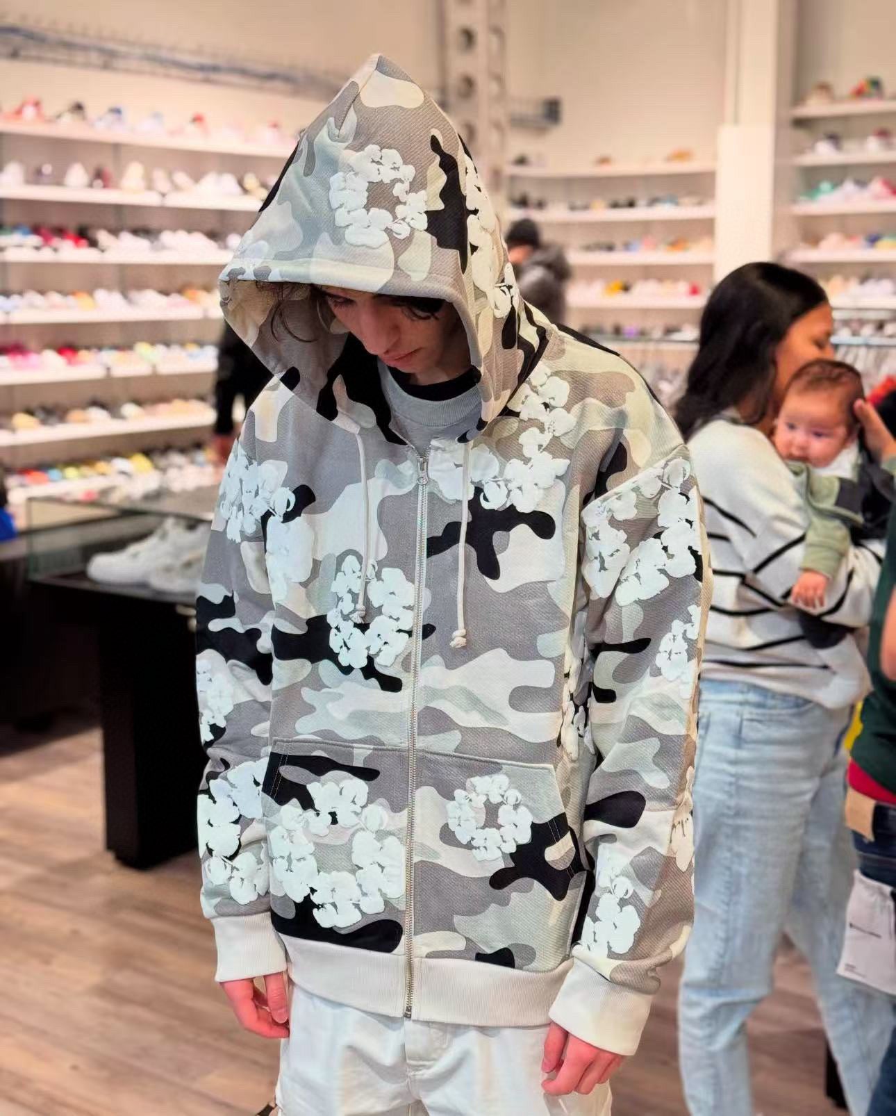 سترة متعددة الألوان