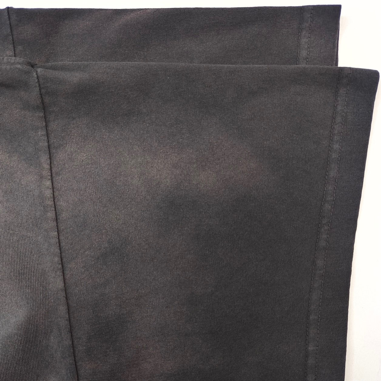 Dunkelschwarzes T-Shirt