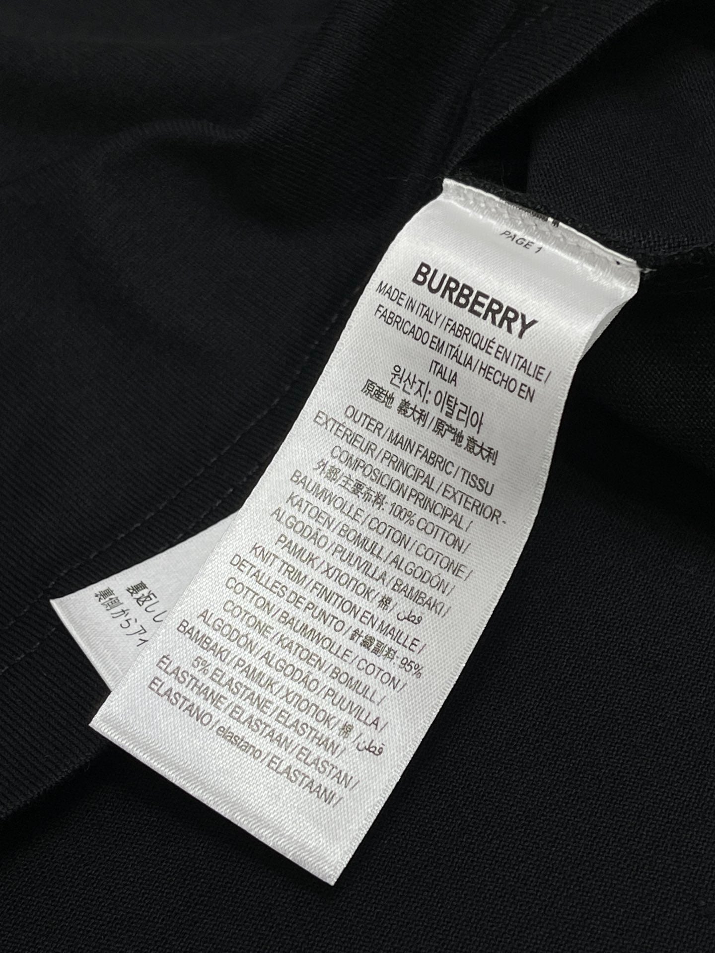 Schwarzes, weißes und khakifarbenes T-Shirt
