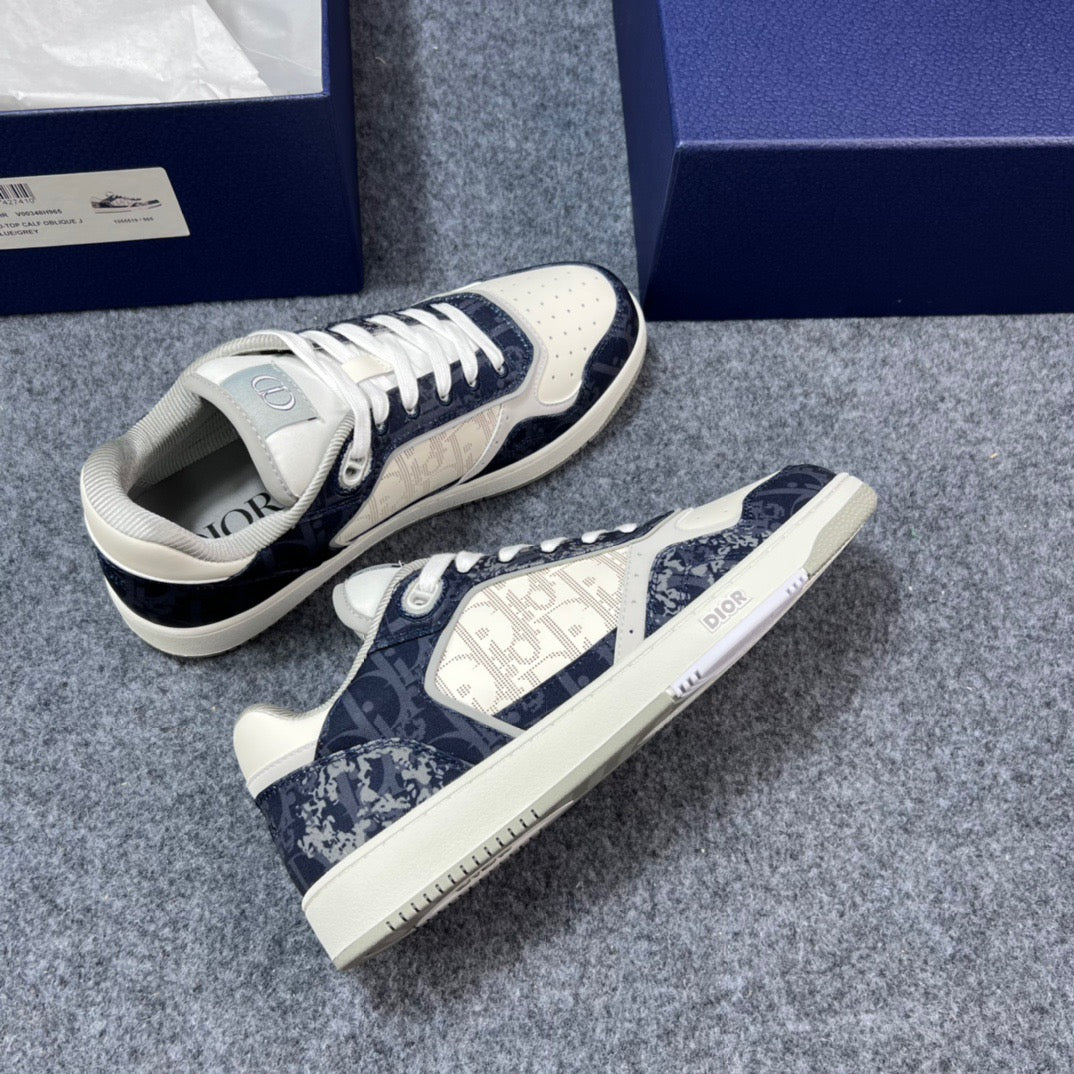 حذاء أبيض أزرق