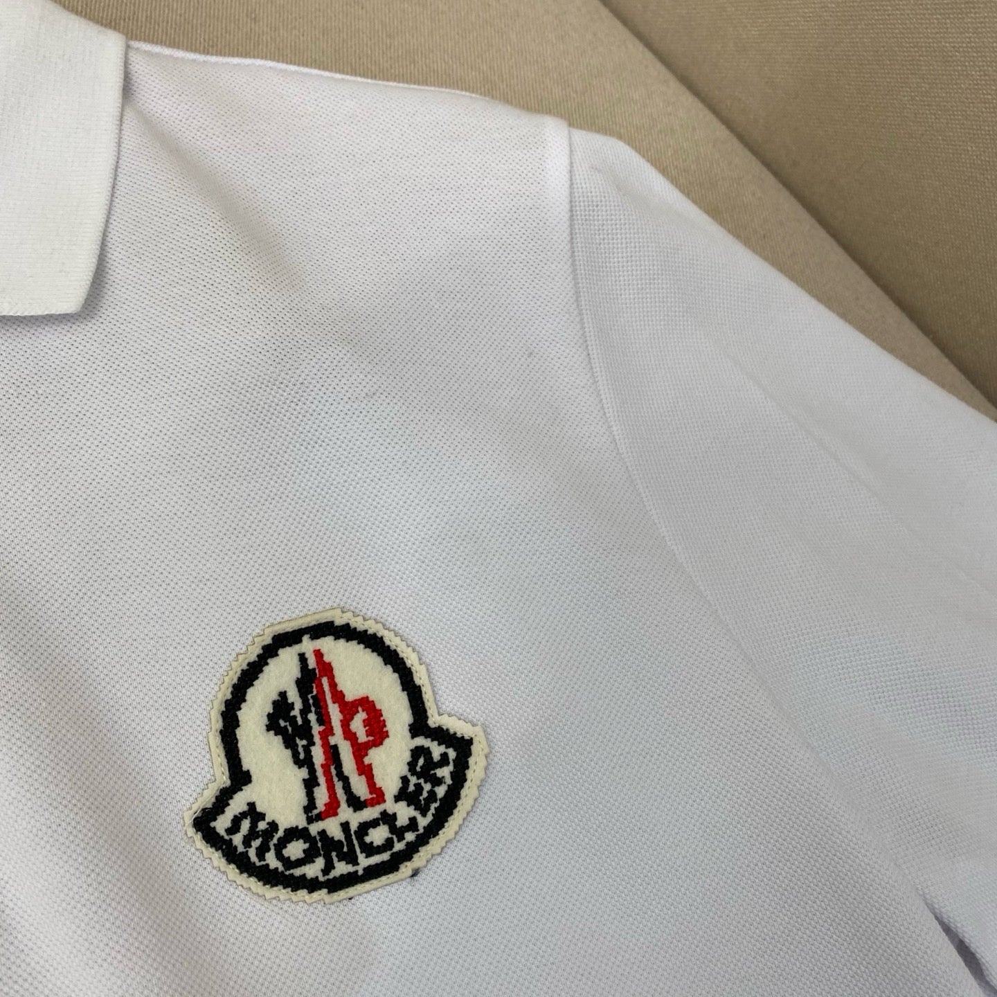 Mehrfarbiges T-Shirt