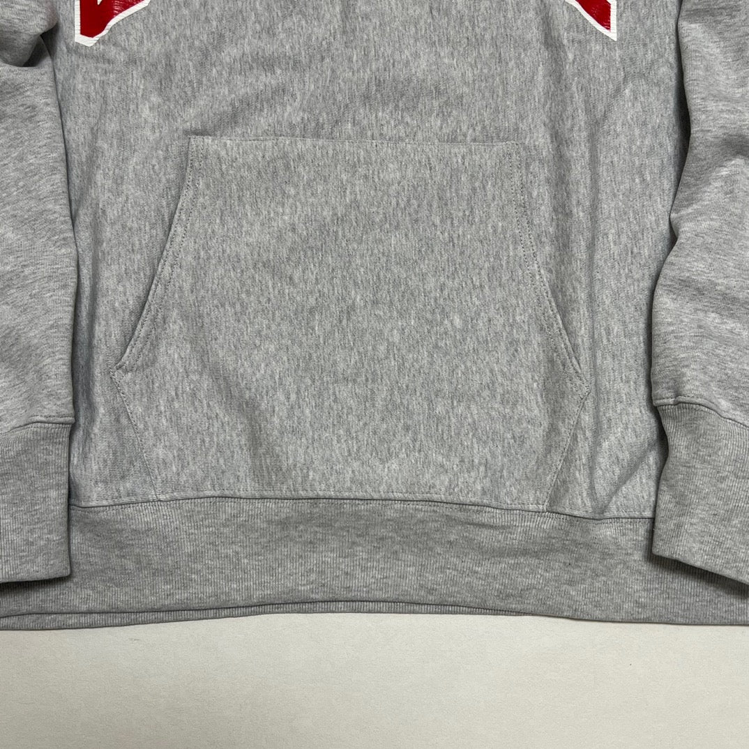 Schwarz-grauer Kapuzenpullover