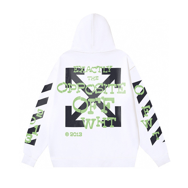 Schwarz-weißer Kapuzenpullover