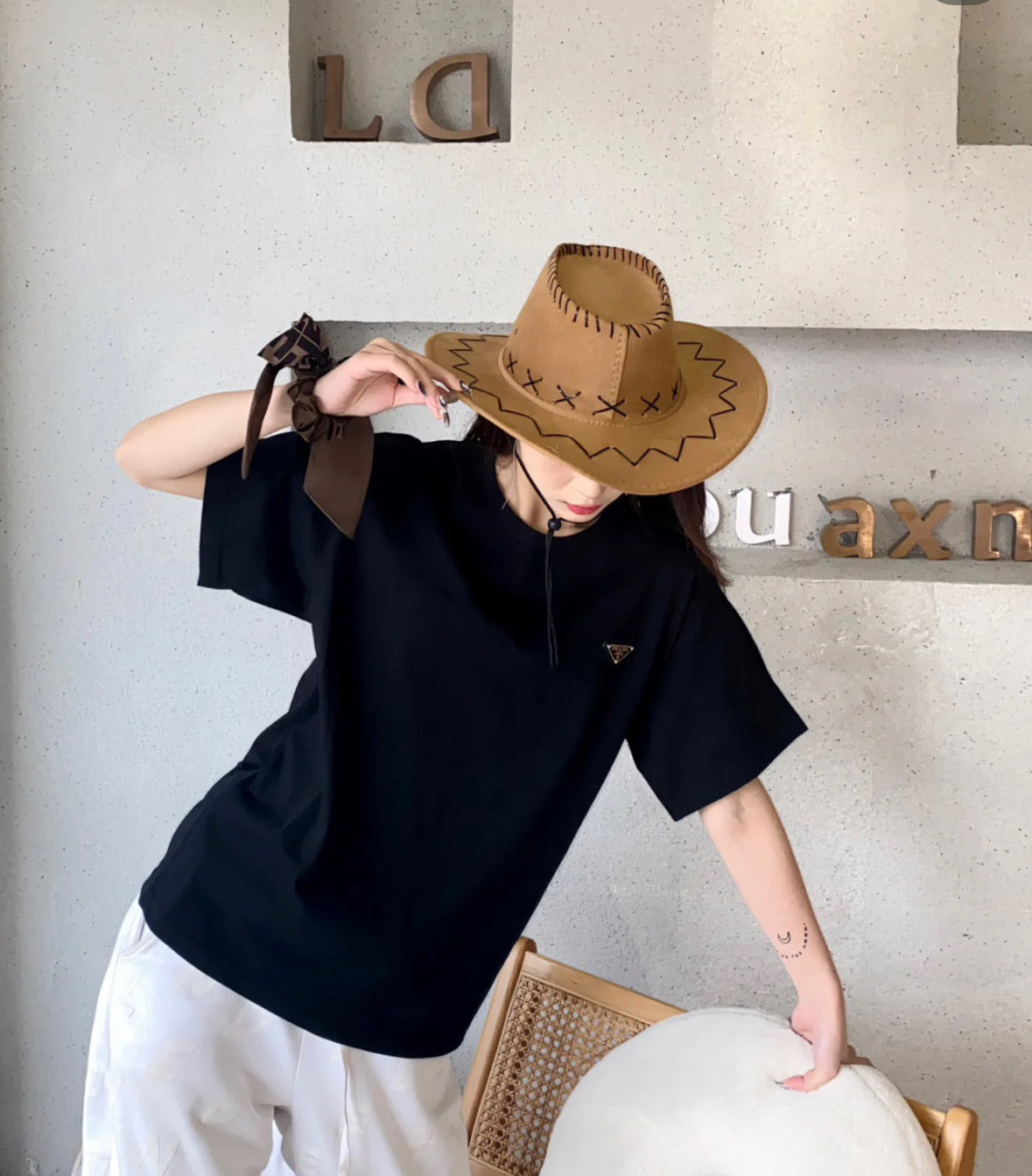 Black and White T-shirt - FashionHype.xyz