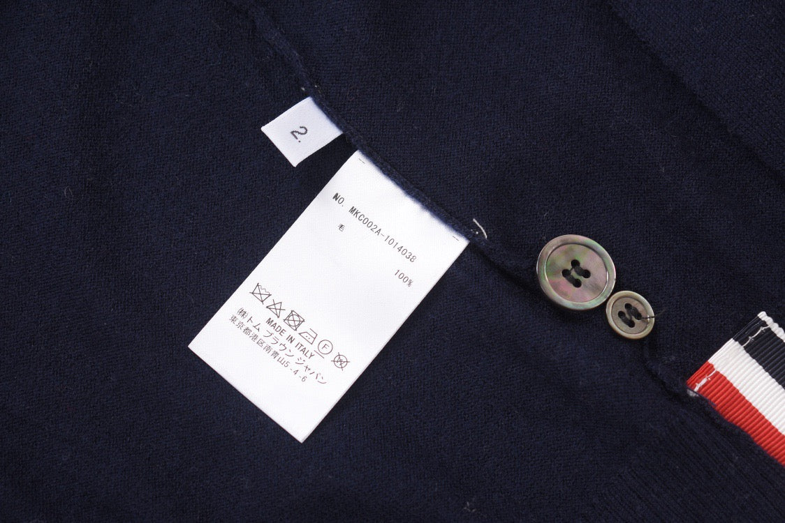 Schwarze, marineblaue, graue und dunkelgraue Jacke