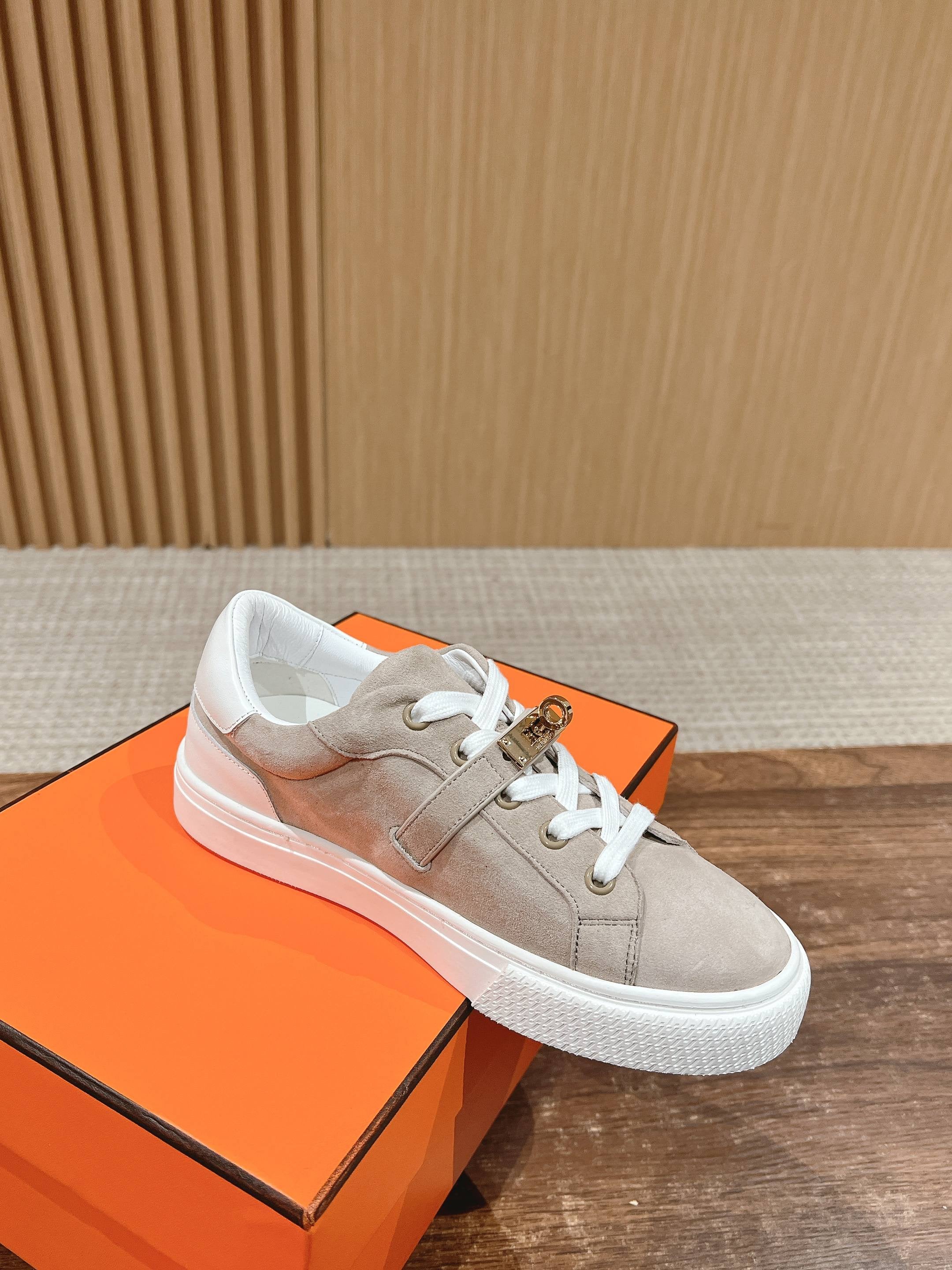 Mehrfarbige Schuhe