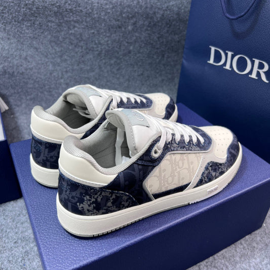 Zapatos blancos y azules