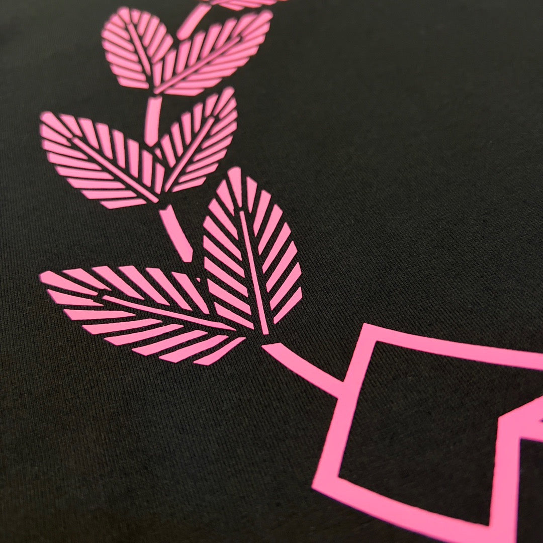 Schwarz-weißes T-Shirt