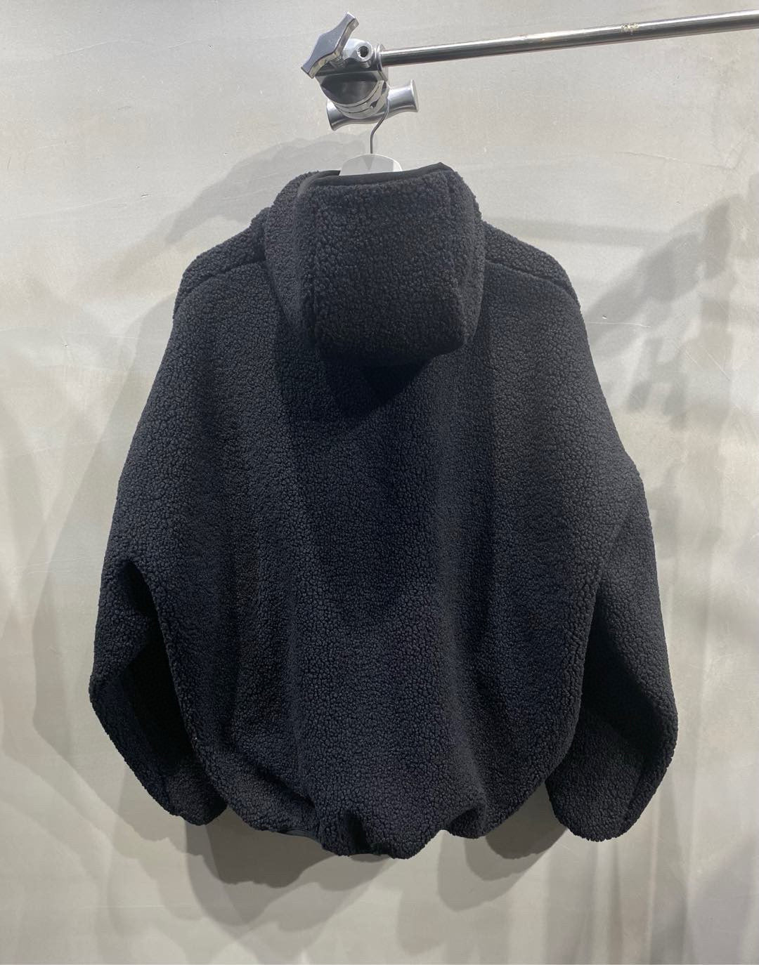 Schwarzer Hoodie