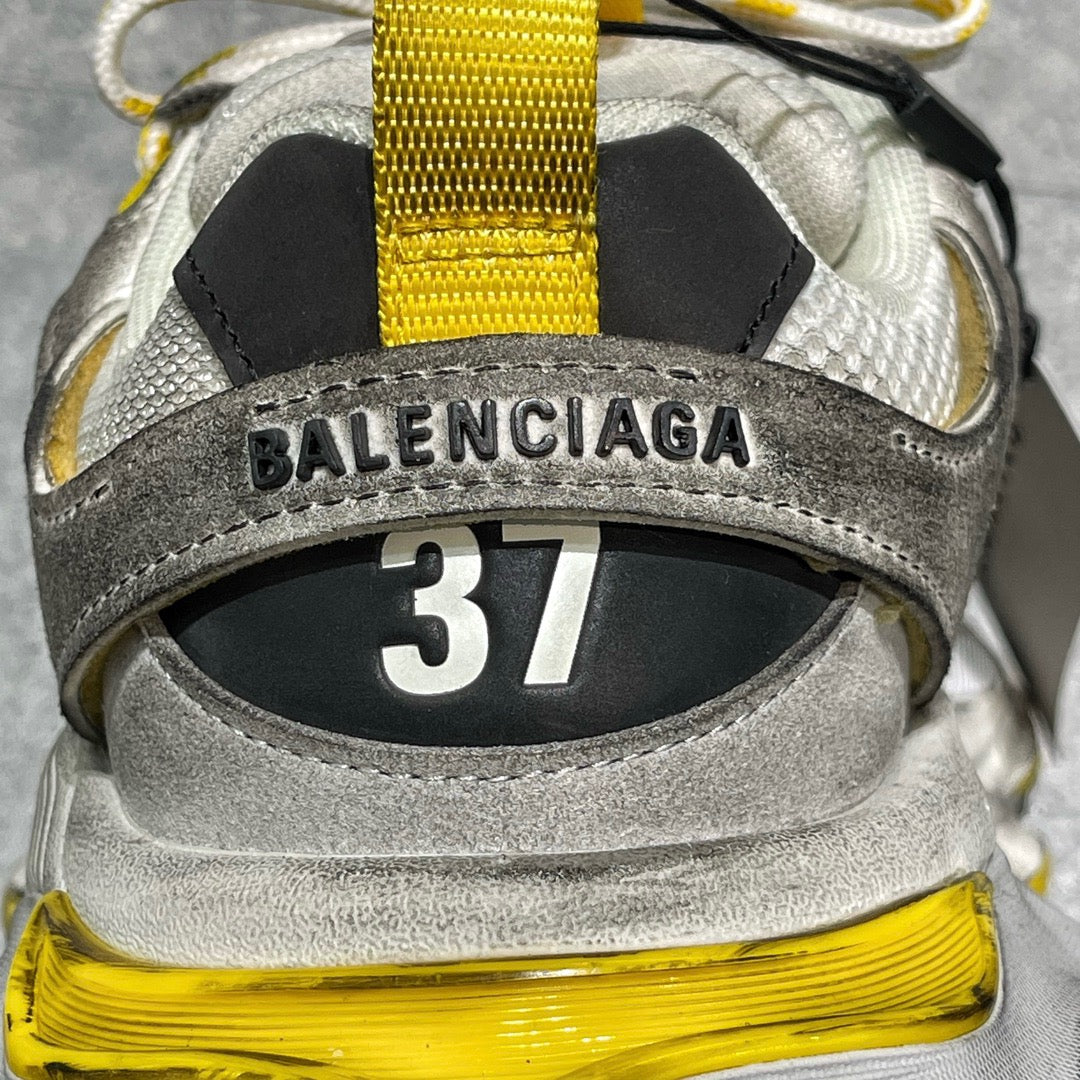 Silbergelbe Schuhe - Größe 46