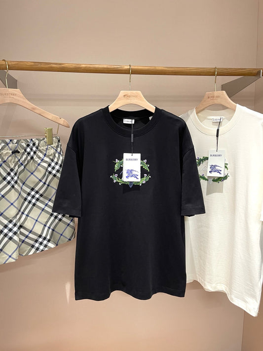 Schwarz-weißes T-Shirt