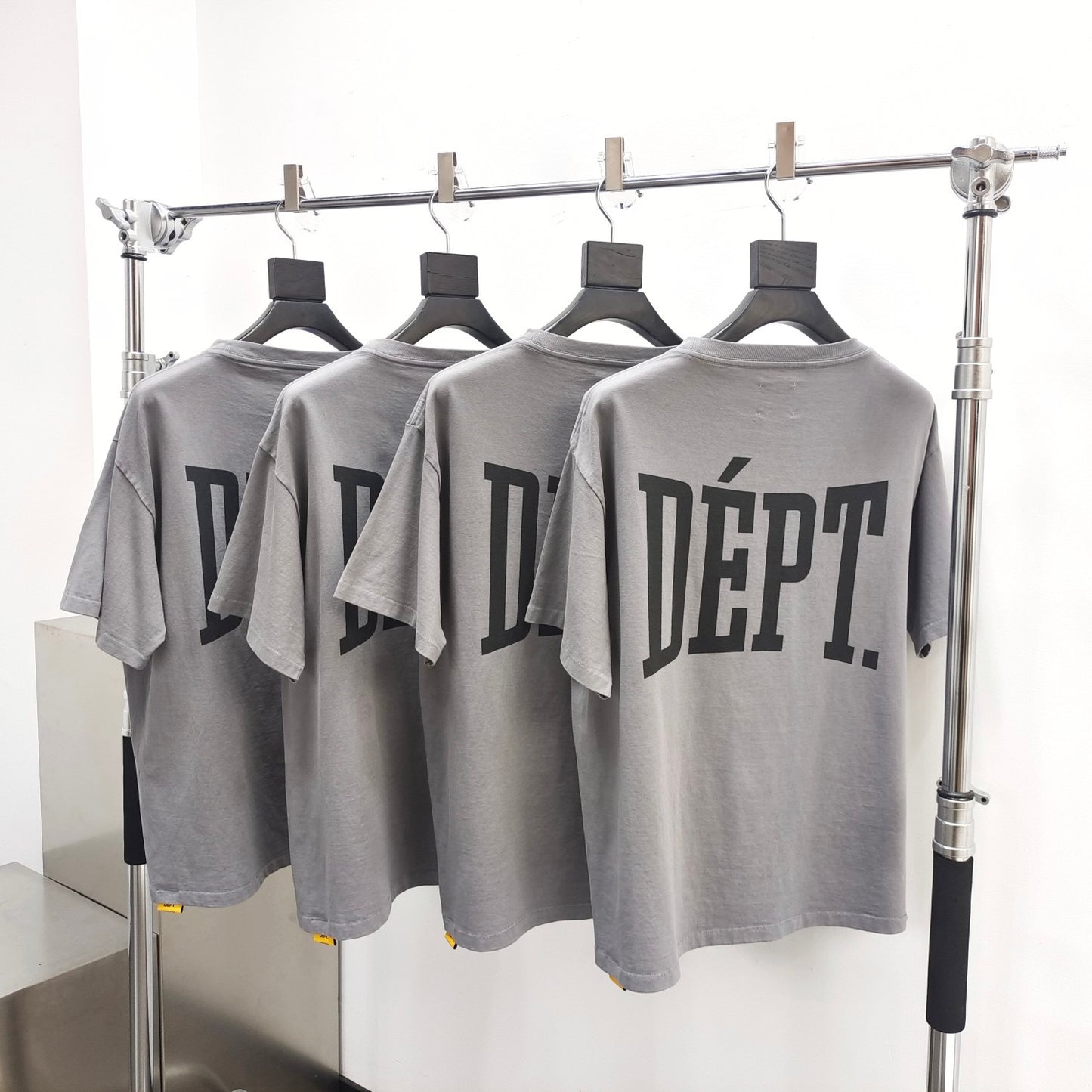 تي شيرت رمادي