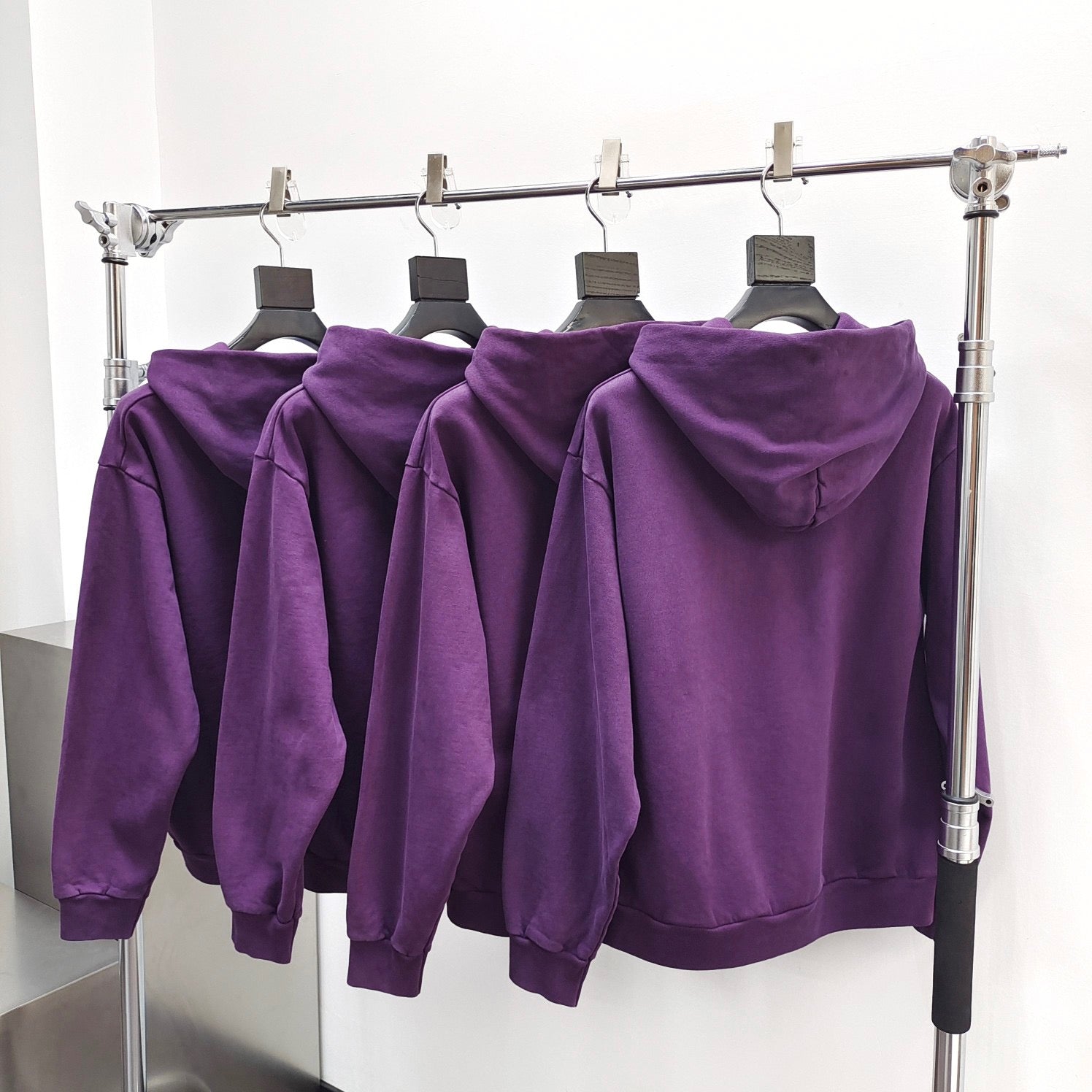 Lila Kapuzenpullover