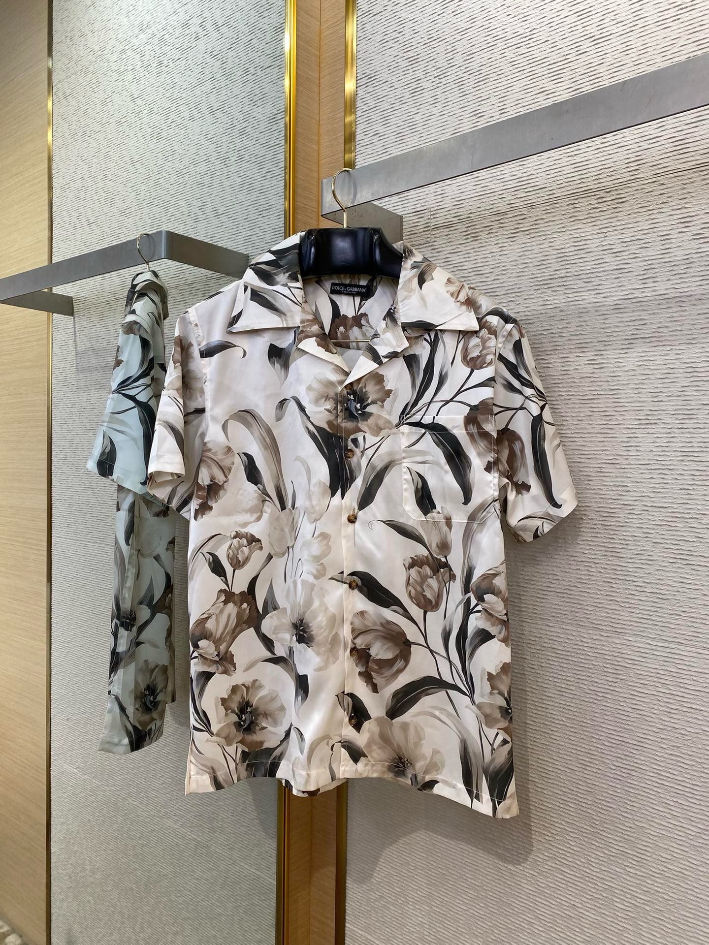 Mehrfarbiges T-Shirt mit Shorts