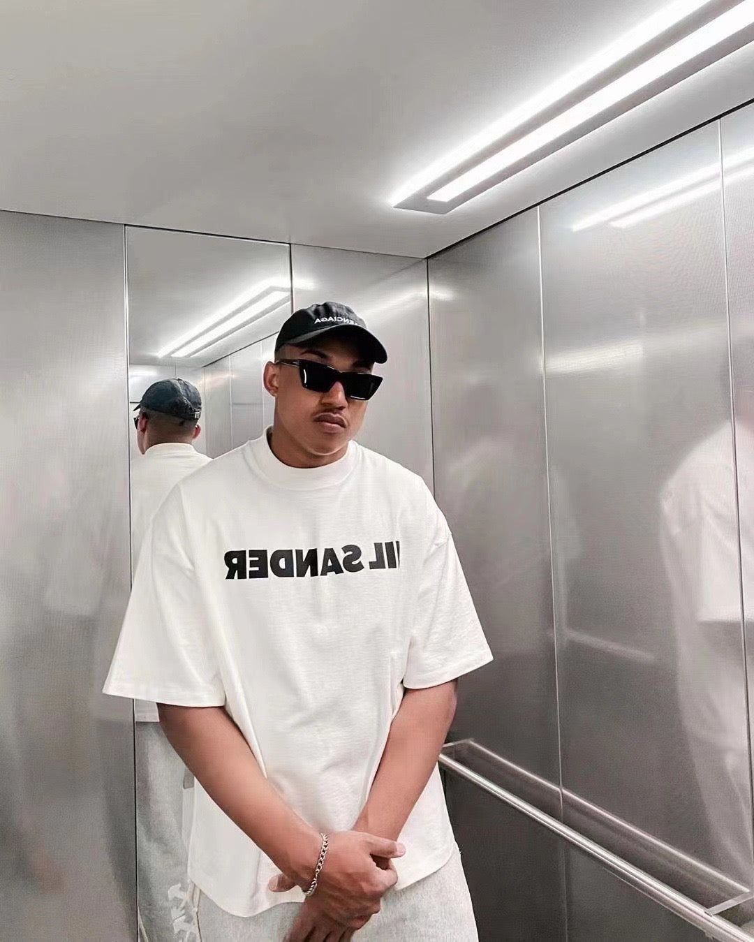 weißes T-Shirt