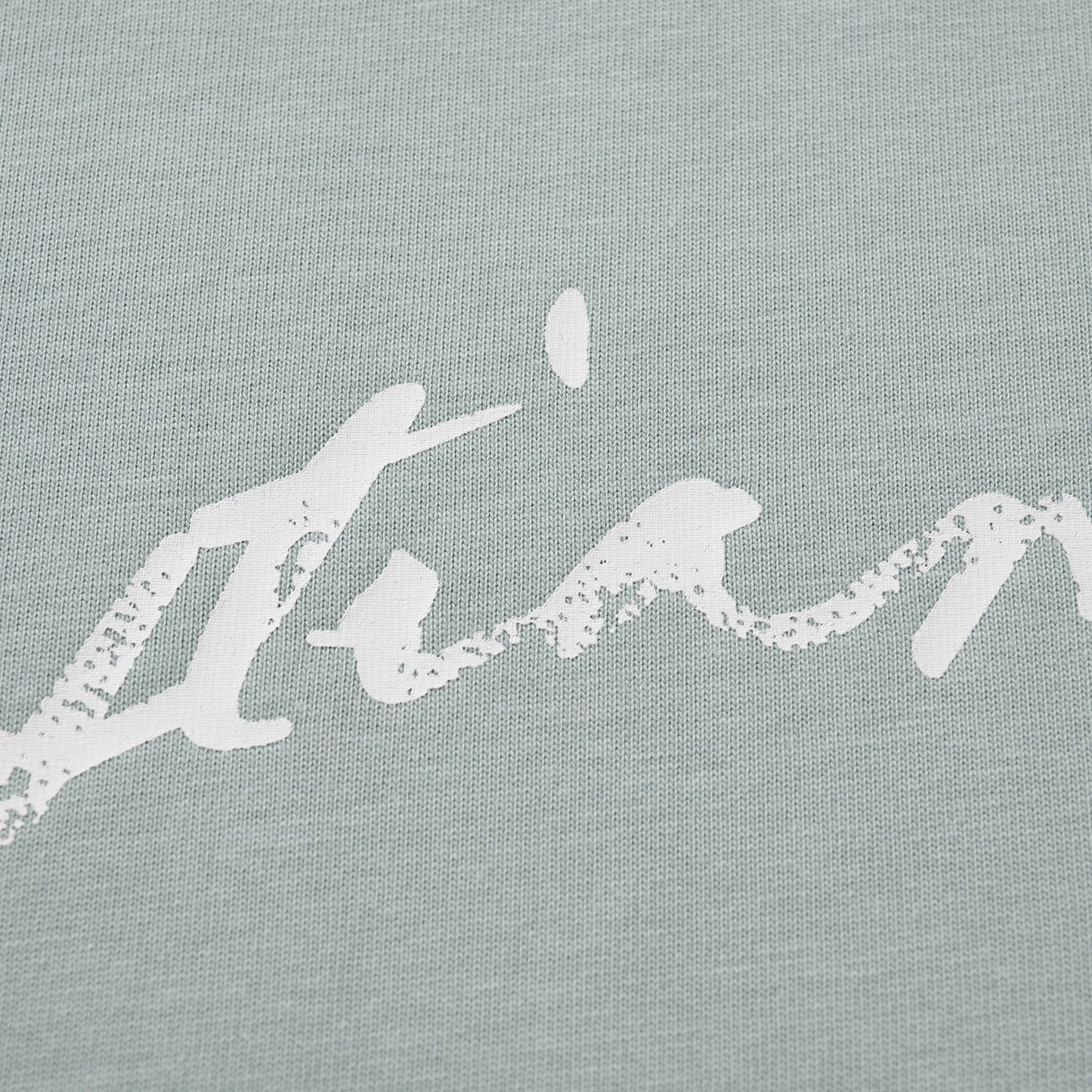 Schwarzes, weißes und blaues T-Shirt