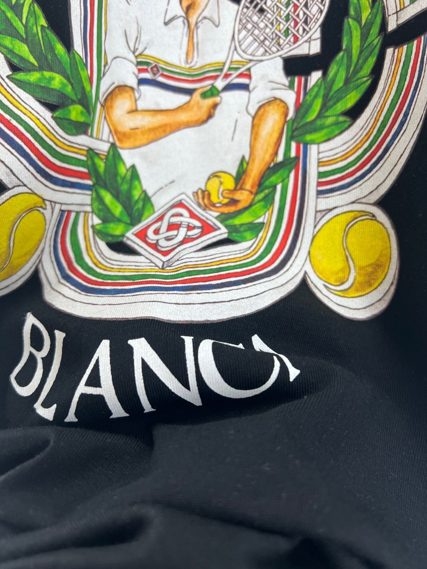 Camiseta azul y blanca