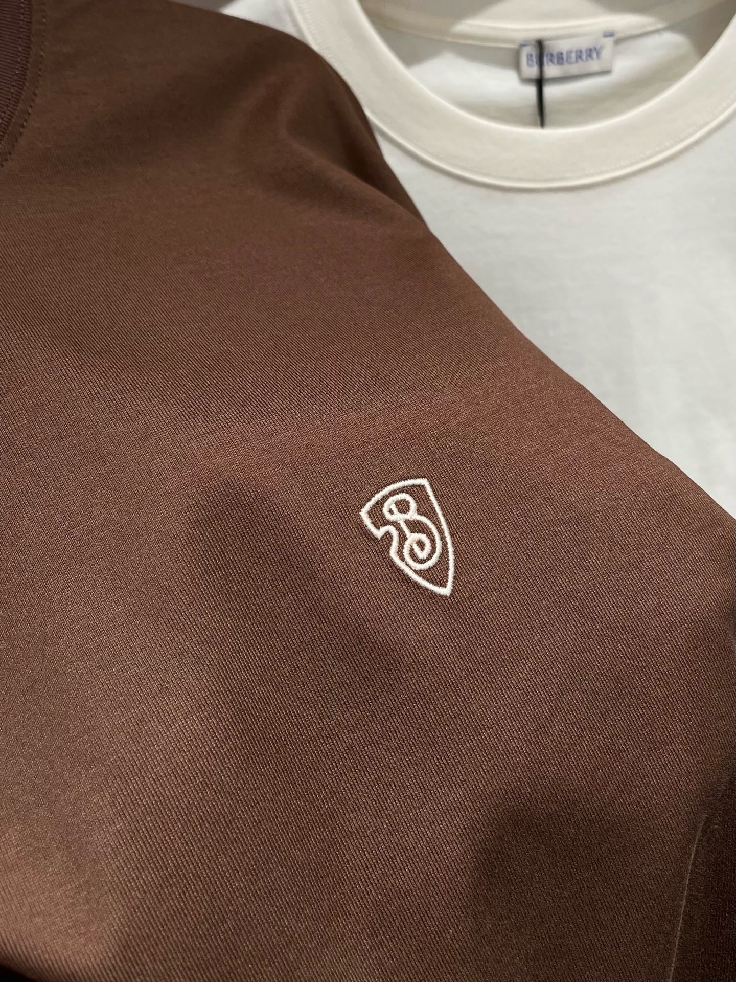 Mehrfarbiges T-Shirt