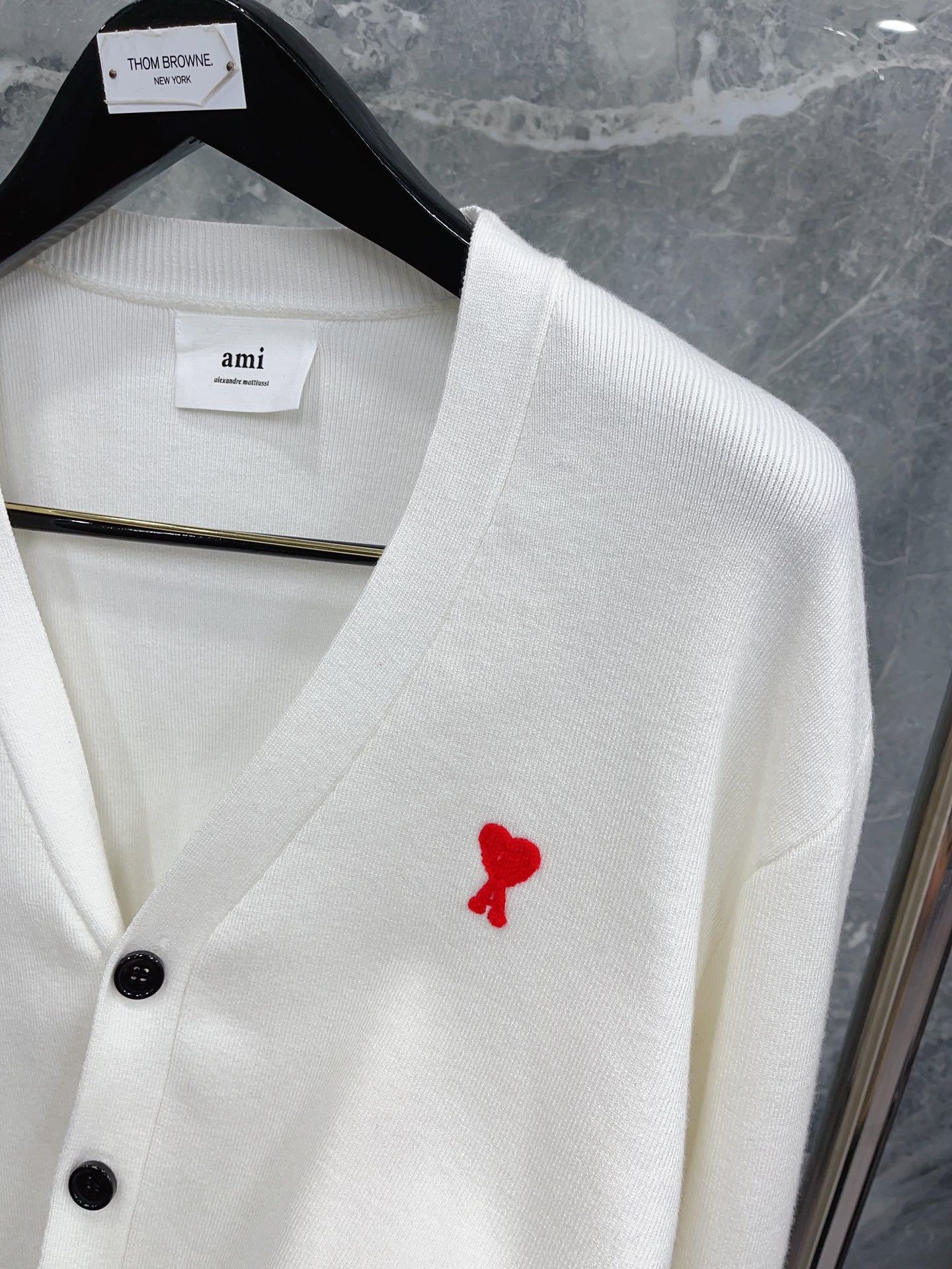 سترة متعددة الألوان