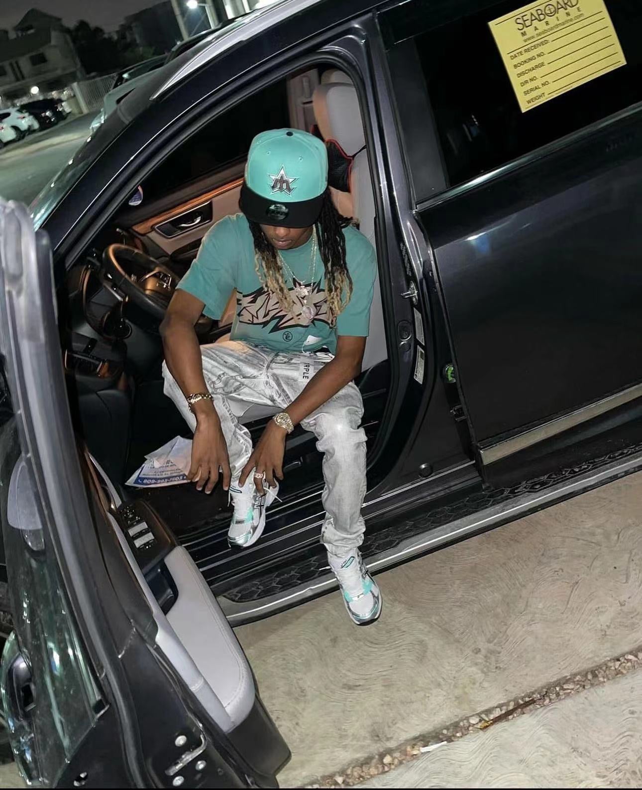 Dunkelblaues T-Shirt