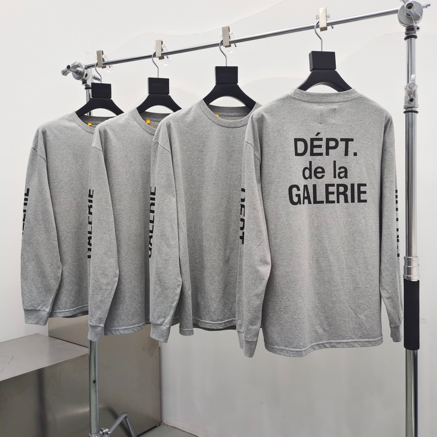 Graues Sweatshirt