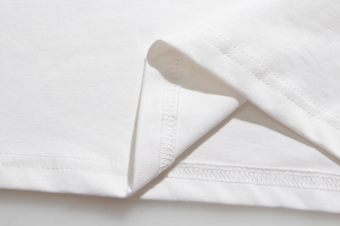 تي شيرت أبيض وأسود