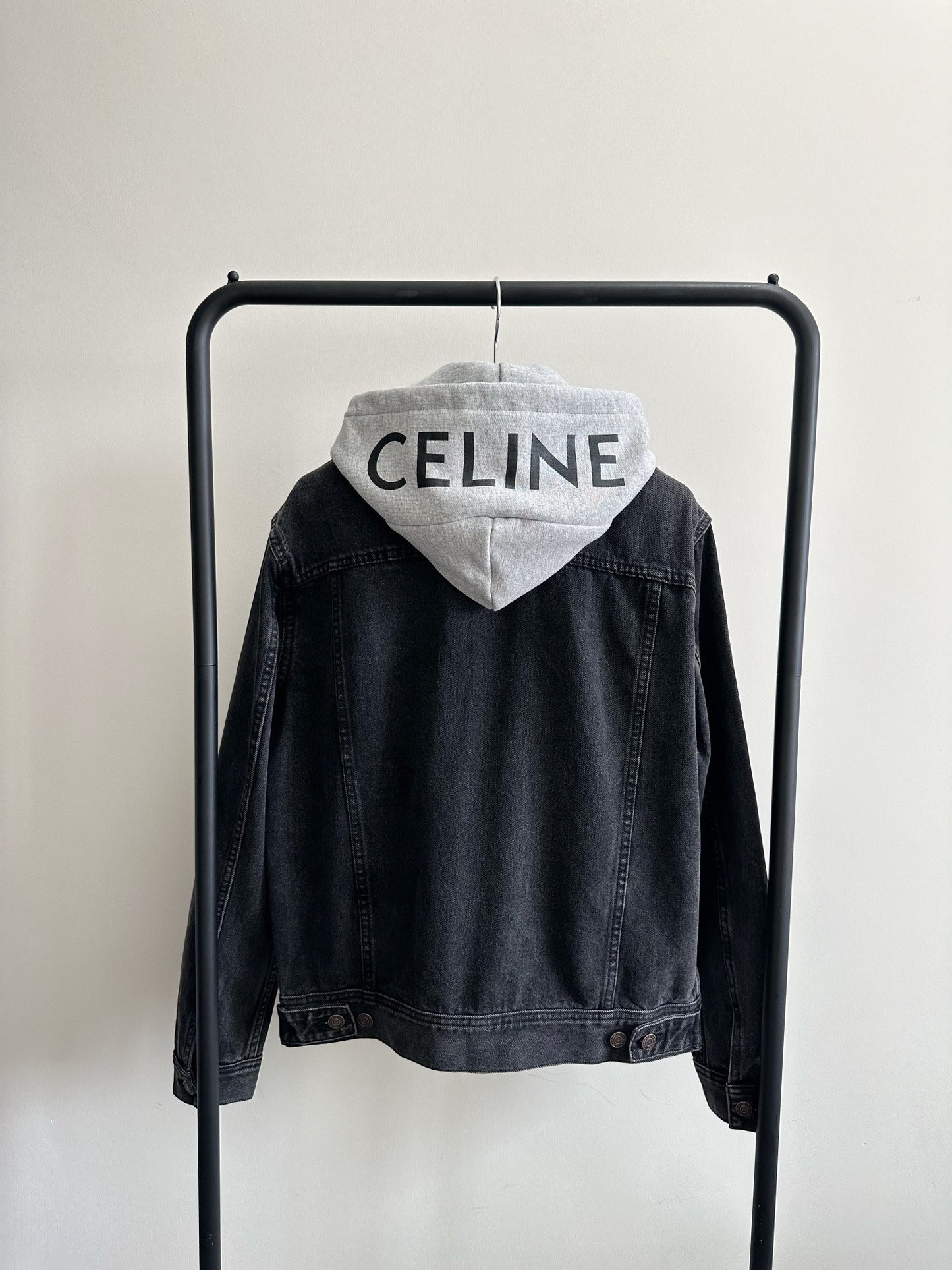 سترة سوداء داكنة وزرقاء داكنة