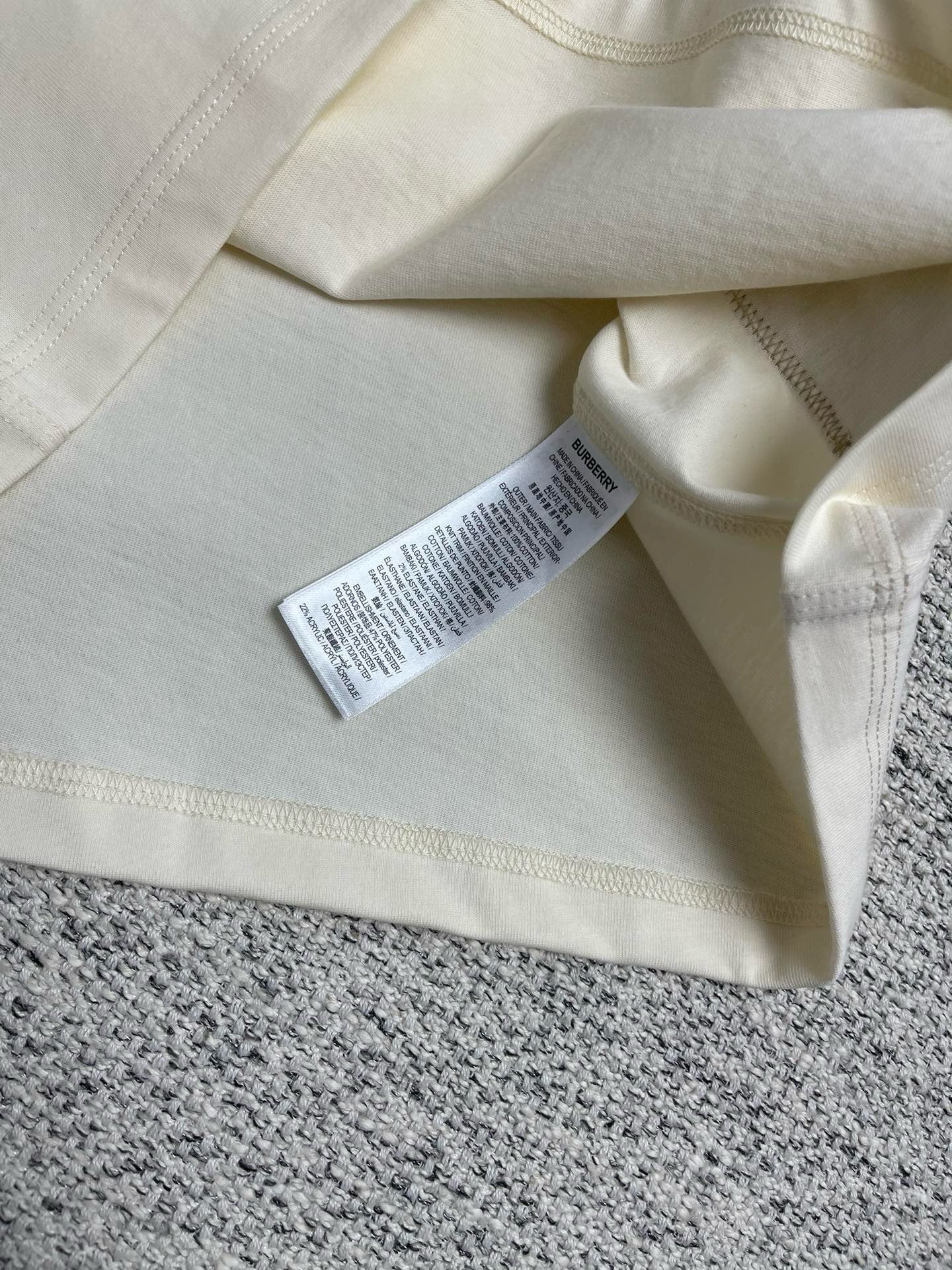 Mehrfarbiges T-Shirt