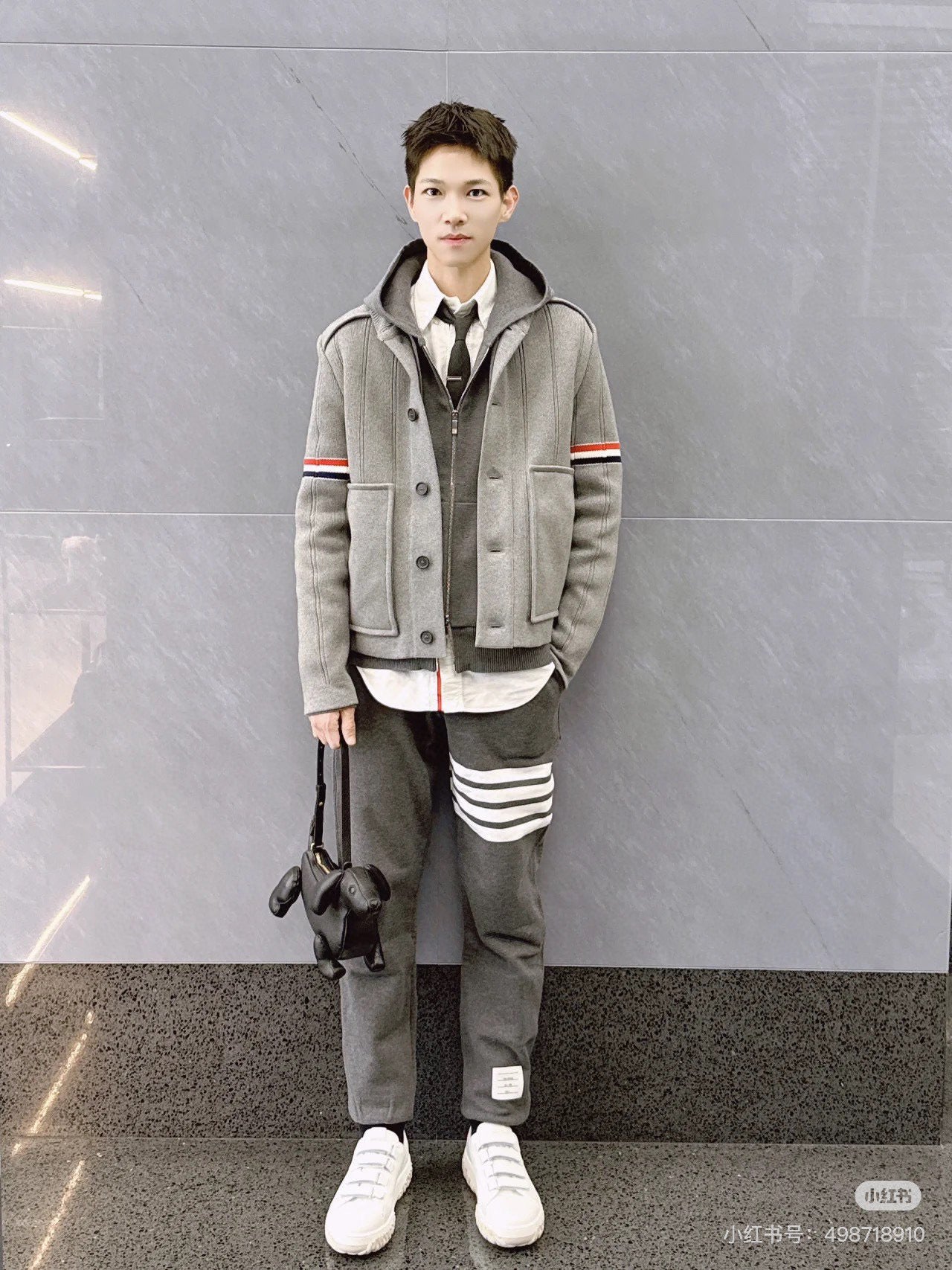 سترة متعددة الألوان