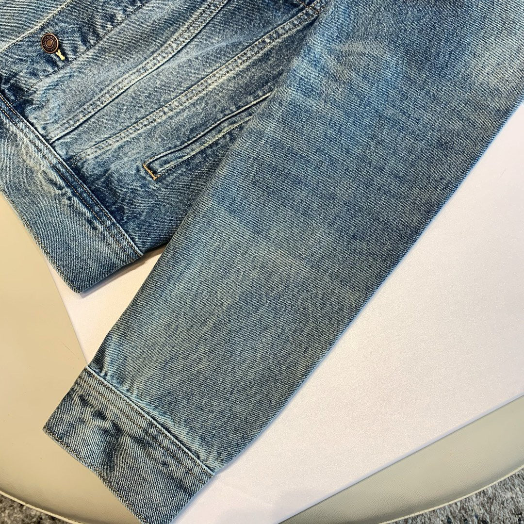 سترة سوداء داكنة وزرقاء داكنة