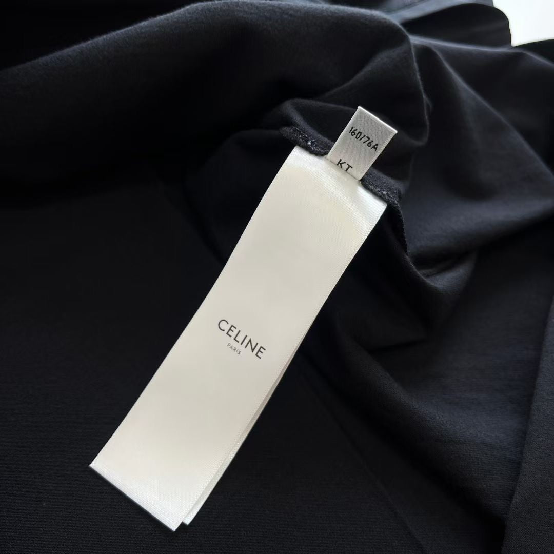 Schwarz-weißes T-Shirt